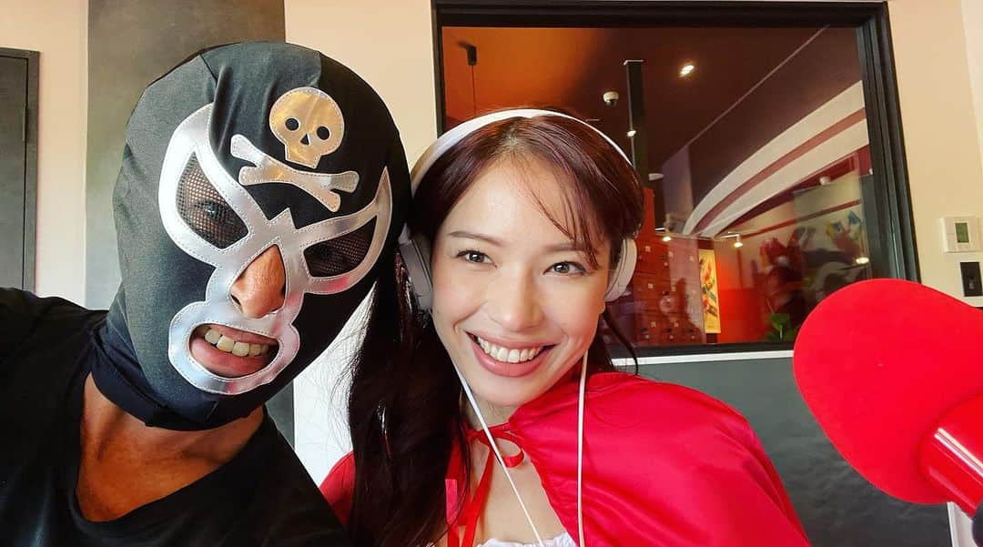 松山三四六さんのインスタグラム写真 - (松山三四六Instagram)「🎃  一応 ハロウィンをやれ🎃👻 という事なので、 可愛いアンナちゃんを 誘拐しに来ました😆  この後、 12時から 生放送💦  喋りづらくて 仕方ない😂  #heartfmnagoya #heartfm #true810 #リスラジ」10月31日 10時18分 - sanshiroumatsuyama