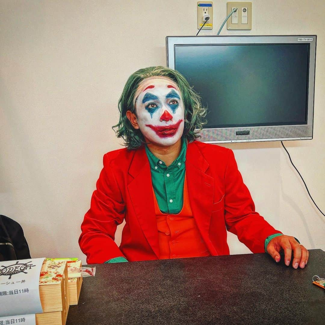 酒井健太さんのインスタグラム写真 - (酒井健太Instagram)「ハッピーハロウィン  #凄いクオリティ #メイクさん #azs #ラヴィット」10月31日 10時34分 - kenta_sakai