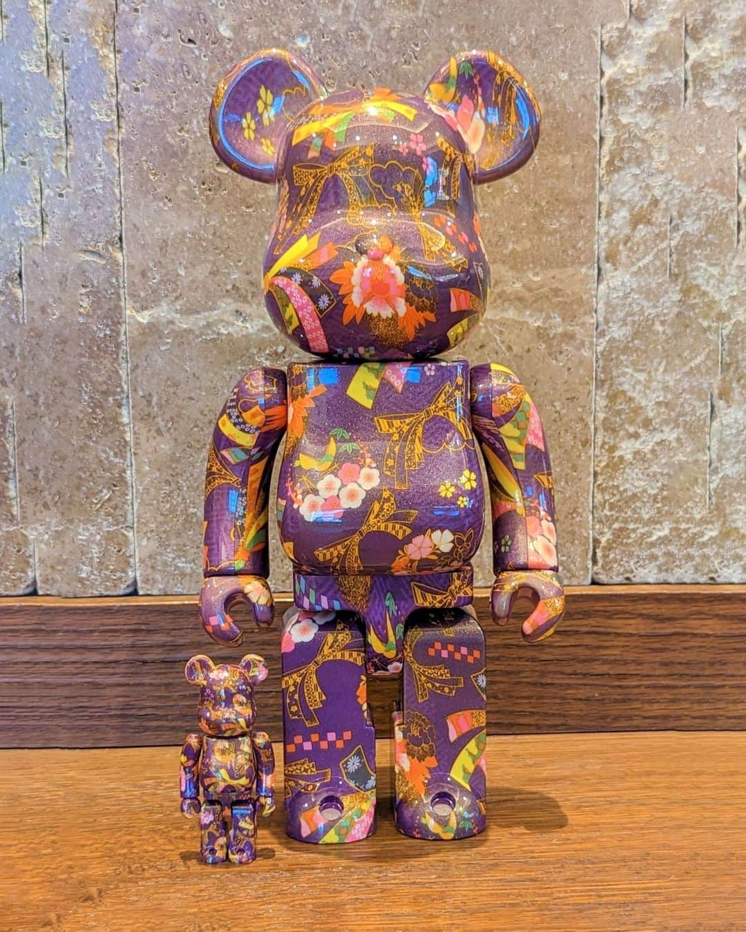 MEDICOM TOYさんのインスタグラム写真 - (MEDICOM TOYInstagram)「✨✨🥰🥰  #medicomtoy #メディコムトイ #bearbrick #ベアブリック #千代紙」10月31日 10時30分 - medicom_toy