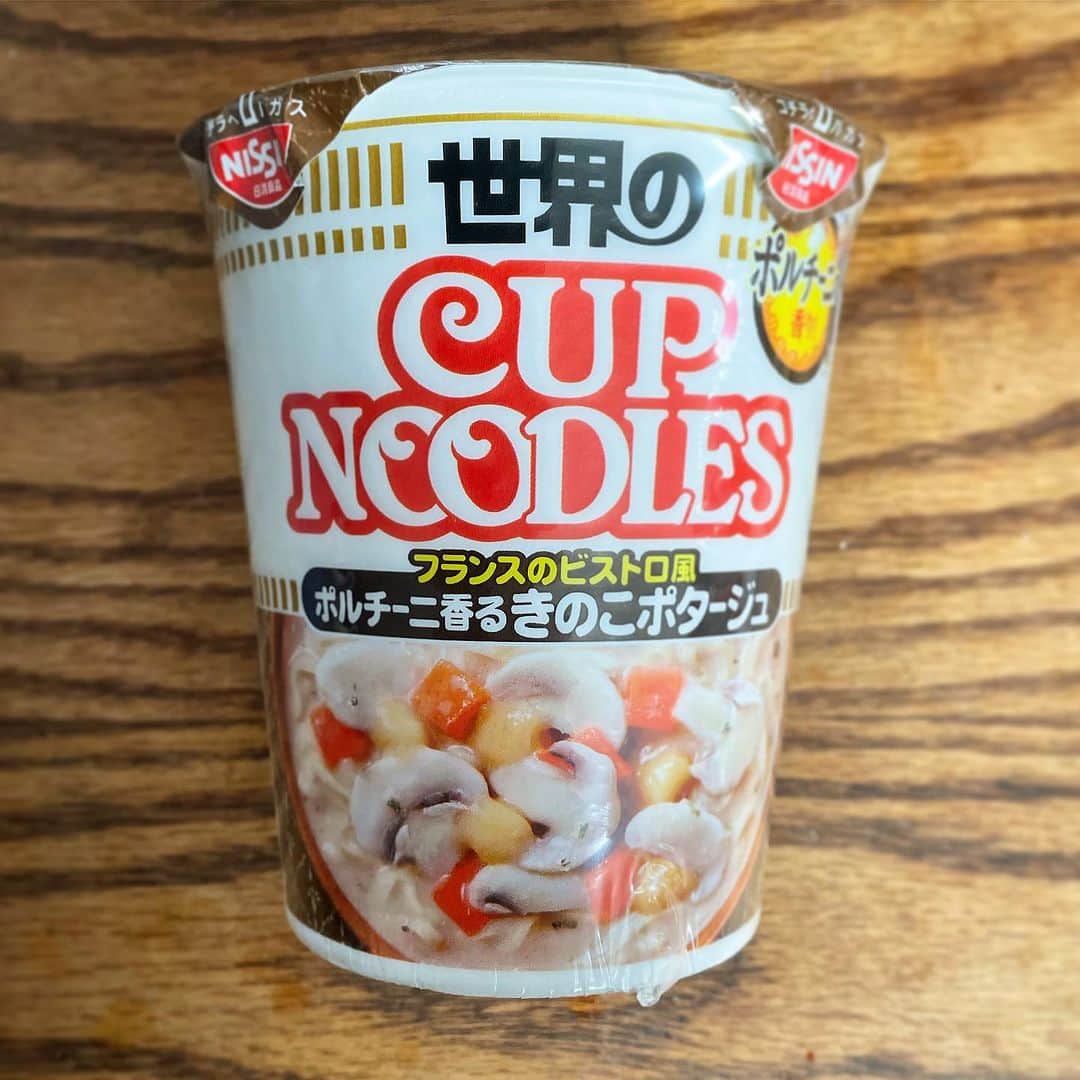 木村ひさしのインスタグラム：「最高のおっさんの朝ごはん。 カップヌードル　ポルチーニ香るきのこポタージュ #最高のおっさんのカップ麺」
