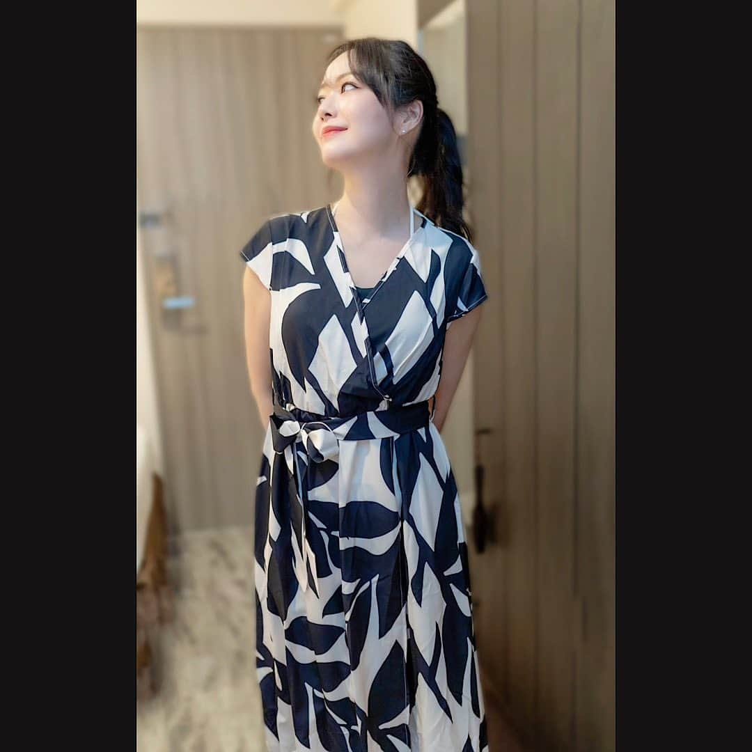 吉山りささんのインスタグラム写真 - (吉山りさInstagram)「👗💞 「2023 SHEIN11/11ビッグセール」  試すたび、好きが見つかる。 届くたび、好きが増えてく。  🛍30万点以上の人気アイテムが限定値下げ😍  📌EMERY ROSE フード付き ジャケット 20097569  T165 S着用 ☝🏻ゆるりとザックリ着られてめちゃくちゃオススメ😍❣️ 黒だから 扱い気にせずヘビロテ✨ フードもポッケもブラウジングも付いてて最高のジャケットコート💕  📌レディース カジュアル 軽量光沢スニーカー  23814987  ☝🏻とにかく軽い👟 私は甲高幅広なので 普段のサイズより0.5センチ大きめを頼むのがオススメかも✨  📌VCAY ベルトドレス ワンピース  18358770  T165 S着用 ☝🏻ウエストのリボンベルトでブラウジングできるので シルエットが綺麗😍 ノースリーブワンピースより 半袖や長袖ワンピースのが私は使えるから好き✨  🎟🎫クーポンコード🎟🎫  ↓↓↓ 『BFPJP254』  📍1～5,999円まで15%OFF 📍  6,000円以上 20%OFF 🌴2024年1月30日まで🐬  @sheinofficial @shein_japan  #SHEIN1111sale#SHEINGoodFinds#SHEINforAll #loveshein #ad #saveinstyle #PR#SHEINforAll#SHEINpartner」10月31日 10時36分 - oreorerisa