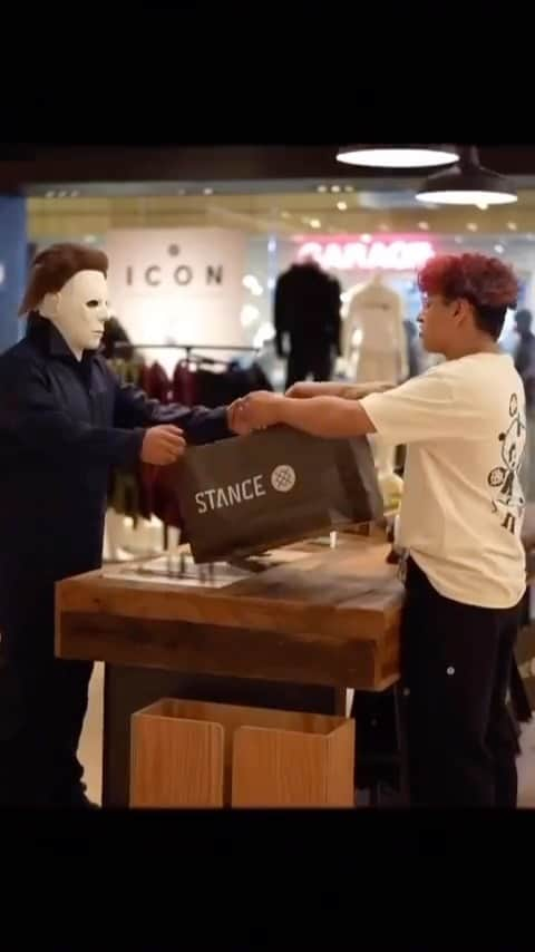 Stance Japanのインスタグラム：「STANCE にはハロウィンのコスチュームに使えそうなソックスとアパレルも結構ありますね！🎃🧦👻  #ありきたりはつまらない #stitcheddifferent」