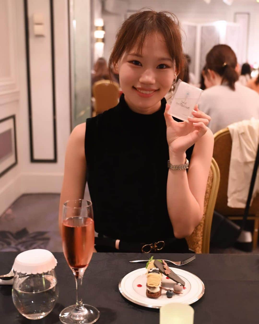 岡本沙紀さんのインスタグラム写真 - (岡本沙紀Instagram)「Happy Halloween 🎃🐧  I was invited to a luxury afternoon-tea buffet themed the penguins’ Halloween 👻   Everything was so delicious that I couldn’t help eating much more than I filled my stomach full😋  I even got a cute hand sanitizer as a souvenir! I would recommend this anyone who love cute stuff and yummy things🤤   #suicaペンギン ビュッフェに行ってきました！！ ハロウィンの仮装したペンギンが可愛すぎました😍🐧  食べるのがもったいないくらい可愛い料理とスイーツの数々でしたが、美味しすぎて満腹以上に食べちゃいました😆　胃にブラックホールを飼育してたら良かった🥺💫  Suicaペンギン柄のハンドスプレーのお土産もいただき、大大大満足な1日でした❣️  #ホテルメトロポリタン #池袋グルメ #ハロウィンパーティー #NikonZf #nikoncreators #ポートレート#japantravel #バイリンガル #japanesegirl  #l4ls #f4f #池袋ハロウィン #suicaのペンギン」10月31日 10時49分 - okamoto_sa_ki