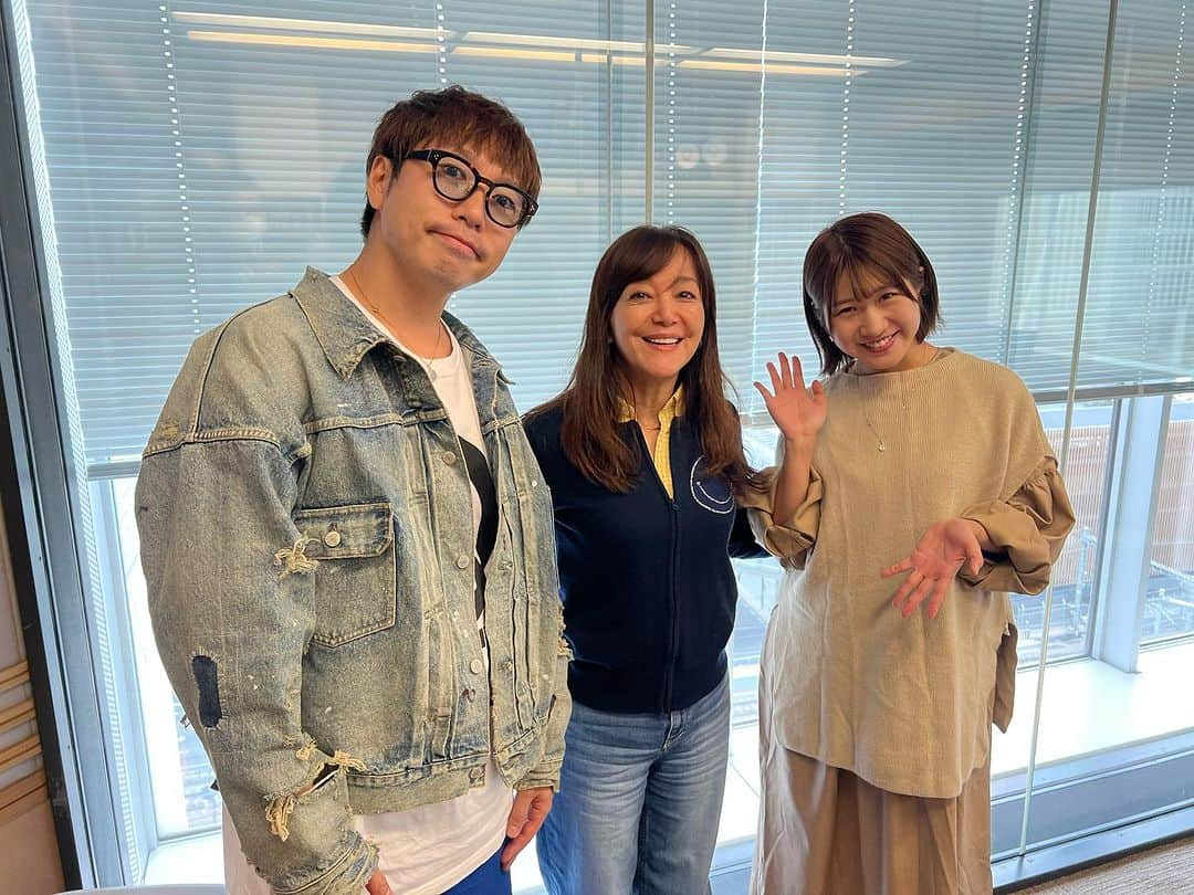 岩崎宏美のインスタグラム：「文化放送終えました！ 高橋優さん、坂口愛美さんと。 高橋優さん初めてお目にかかりましたが、テレビの印象よりも大きな方で驚きました。 音楽の話、沢山することができて嬉しかったです。 高橋さん真面目な青年だなぁー #文化放送 #高橋優 #坂口愛美 #岩崎宏美」