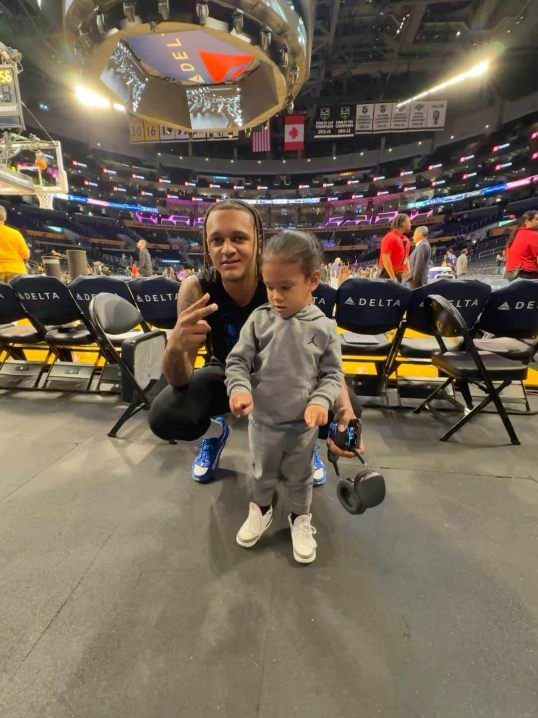 ネイト・ロビンソンのインスタグラム：「S/O to @paolo5 for taking a pix with my nephew baby thanos #babygrizzloc lol @gr1zz_06 we got it done」