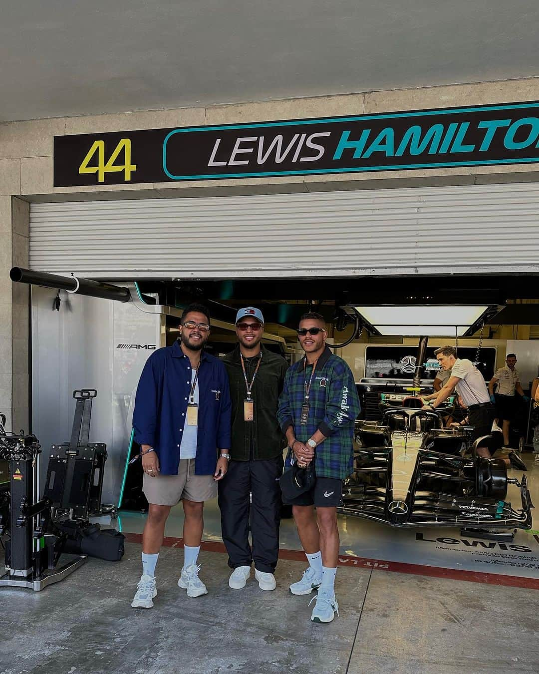 ジョナタン・ドス・サントスさんのインスタグラム写真 - (ジョナタン・ドス・サントスInstagram)「F1 México🏎️ 💨 w/ @tommyhilfiger ,  @awakenewyorkclothing & @mercedesamgf1  Thank you for having us!  #tommymx」10月31日 11時09分 - jona2santos