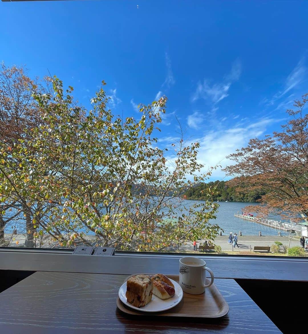 石田ひかりのインスタグラム：「いいお天気のにちようび 箱根を歩いてきました  まずは、大好きなお店で朝ごはん🥞☕️ 楽しみー❣️  #山歩き #箱根」