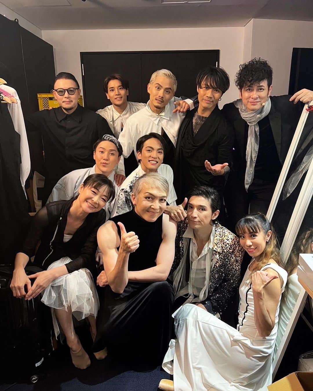 川島ケイジのインスタグラム：「LOVE IS ALL 2023 無事に大盛況にて完走することが できました  改めて会場まで足を運んでくださった皆さま、 出演者の皆さま、スタッフの皆さま、そして西島さん 本当にありがとうございました 素晴らしい機会の中 歌うことができて幸せです  みんなで一つの目標に向かい 表現をすること、作り上げて行くことの大変さと大切を知りました そしてお客さまが感動してくださっている姿や表情を見て喜びを感じれること  沢山の刺激と学びがありました  こんなに連続で 歌う事もなかったし、 緊張感と向き合うこともなかったと思います 体調管理や声の立ち上げ方 気持ちの持って行き方、 自分の楽曲をこんなに毎日繰り返し反芻することもなかったので 新たな発見も沢山ありました  一曲一曲大切に 繋げていく、歌う ただただその思いでした  歌わない時間も緊張が 途切れないように歌いながら 声が飛ばないように 常に歌っていました  やっぱり自分は歌が大好きなんだと思いました 歌うことでそれが伝わることで 大きな喜びを得ることができました  素晴らしい機会を いただいた西島さんに 心から感謝です」