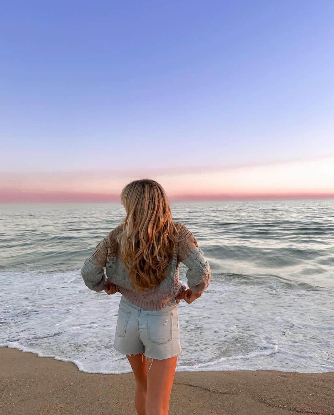 SPELLさんのインスタグラム写真 - (SPELLInstagram)「When your sweater matches the sunset… 🍥 angel @solarpowered_blonde in our Midsummers Dream Knit Pullover 💕」10月31日 11時12分 - spell