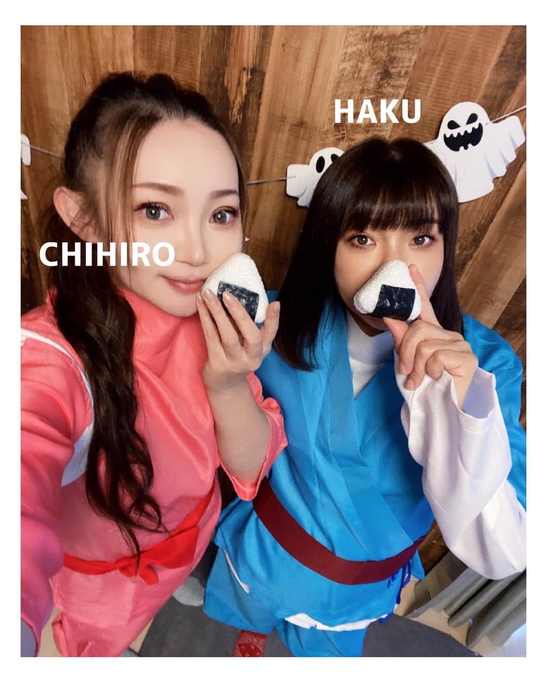 安室奈美恵　ファンアカウントさんのインスタグラム写真 - (安室奈美恵　ファンアカウントInstagram)「🖤 𝗛𝗔𝗣𝗣𝗬 𝗛𝗔𝗟𝗟𝗢𝗪𝗘𝗘𝗡 👻   今年のハロウィンはジブリ⸜❤︎⸝‍  手作りスイーツが全部可愛い過ぎてめっちゃテンション上がったぁ〰️🍭 私はまっくろくろすけのコーヒーゼリーとトトロの胡麻プリンだけ作りました🎃͙ miwaちゃんの作るスイーツは本当にクオリティ高くて食べるのがもったいないレベルだった😍  ハロウィンコスは千と千尋の神隠しで🥳 何歳になっても楽しむ気持ちは大切にしたい🖤  #halloween #ハロウィン#ハロウィンコスプレ #ハロウィンスイーツ#ジブリ#ジブリスイーツ#となりのトトロ#千と千尋の神隠し#魔女の宅急便#手作りスイーツ#アイシングクッキー #愉快な仲間達に感謝 🖤」10月31日 11時18分 - shizuka1119214