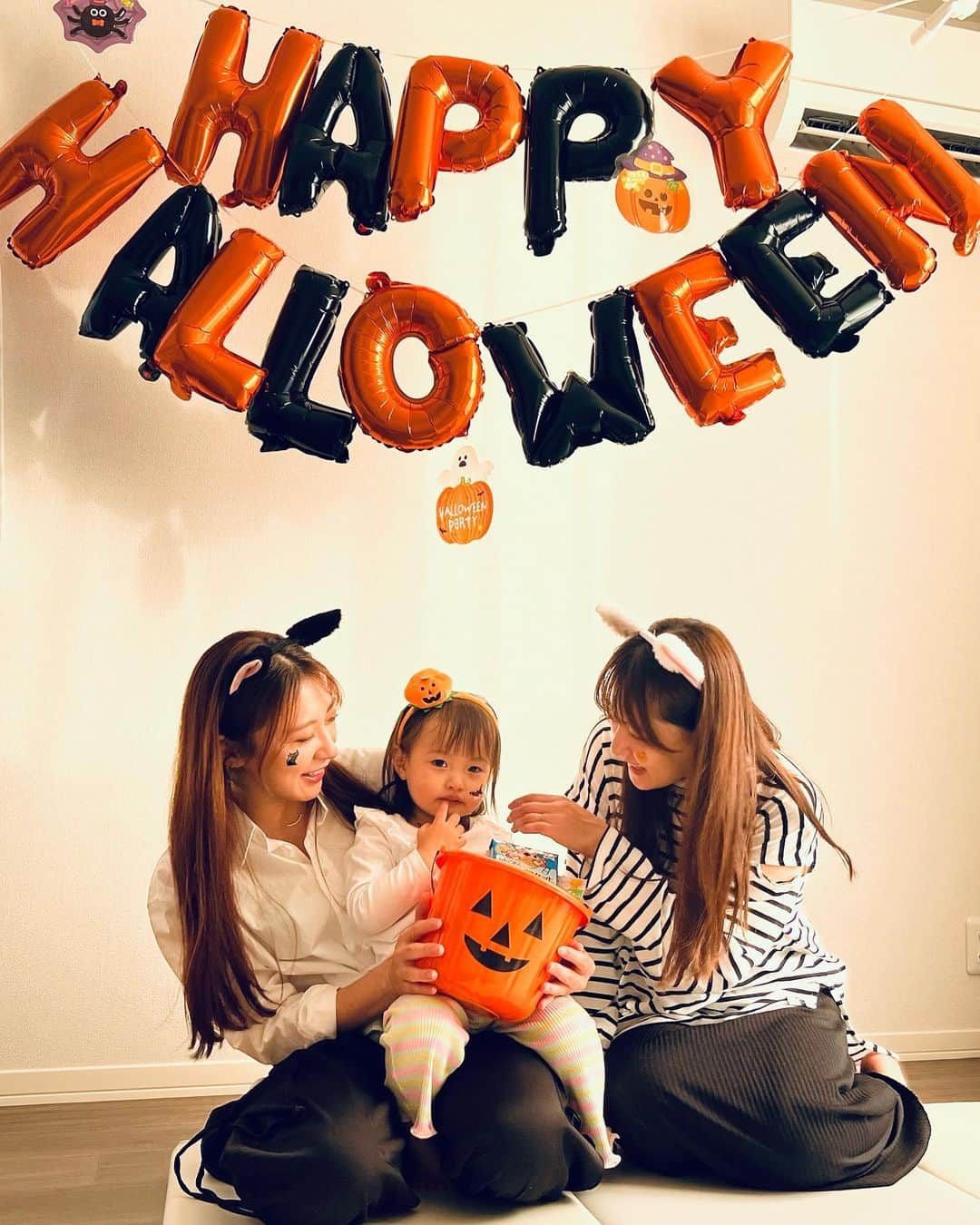 金田彩奈さんのインスタグラム写真 - (金田彩奈Instagram)「🦇  👻🎃Happy Halloween🍭🍬  今年はお家で ハロウィンパーティー🤍 来年はもっと コスプレちゃんとしようかな🤭  #バイク #バイク女子 #バイク乗り #バイクのある生活 #バイクのある風景 #バイク好き #バイクが好きだ #バイク好きな人と繋がりたい #バイク乗りと繋がりたい #バイク旅 #バイクツーリング #バイクが好きだ #カブ #スーパーカブ #アングラー #釣り女子 #釣りガール #cub #supercub #cb400 #gsxs1000gt #bike #bikelife #biker #bikegirl #motercycle #bikeweek #bikewear #angler」10月31日 11時19分 - ayn120