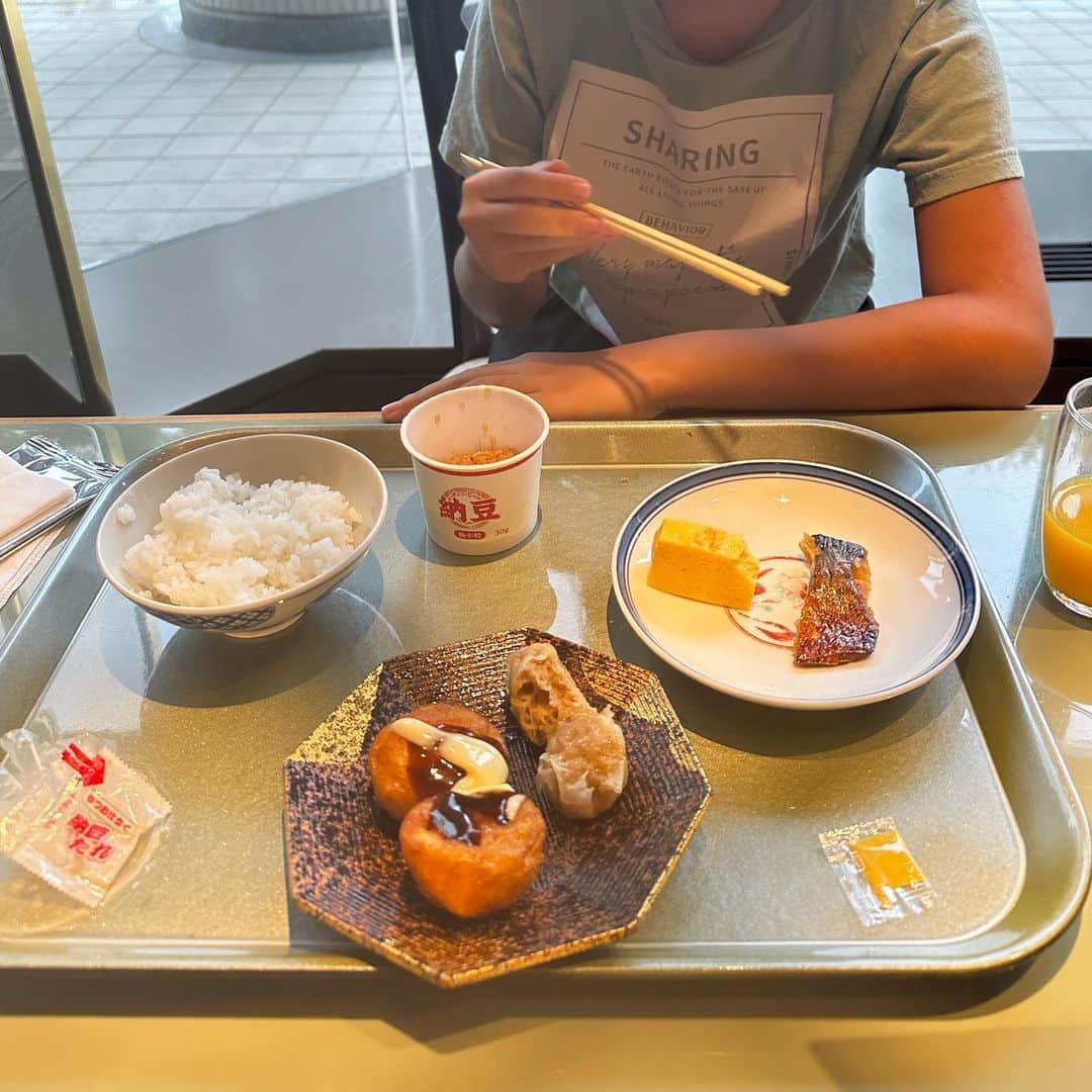 ハチミツ二郎さんのインスタグラム写真 - (ハチミツ二郎Instagram)「最強の朝食と謳われるホテルニューオータニSATSUKIの朝食ビュッフェ。 大阪ということでたこ焼きもあったけど朝からたこ焼き食わないだろ？と思ってたら娘(10才)が食ってた。  #satsuki #朝食 #buffet」10月31日 11時20分 - jirohachimitsu