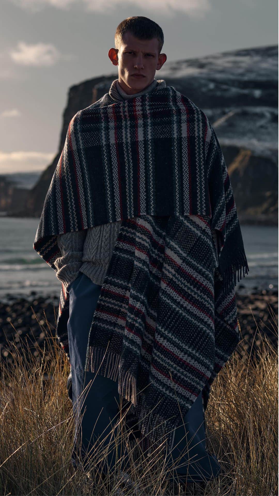 Johnstonsのインスタグラム：「Tradition meets modernity. Orkney’s stunning landscape provides the perfect backdrop for our winter collection, capturing the essence of modern Scotland and embracing contemporary colours and clean lines.⁣ ⁣ ⁣ ⁣ ⁣ ⁣ ⁣ ⁣ ⁣ #JohnstonsOfElgin #AW23 #AutumnWinterCollection #NewSeasonCollection #Orkney #OrkneyIslands #NatureInspired #MadeInScotland」