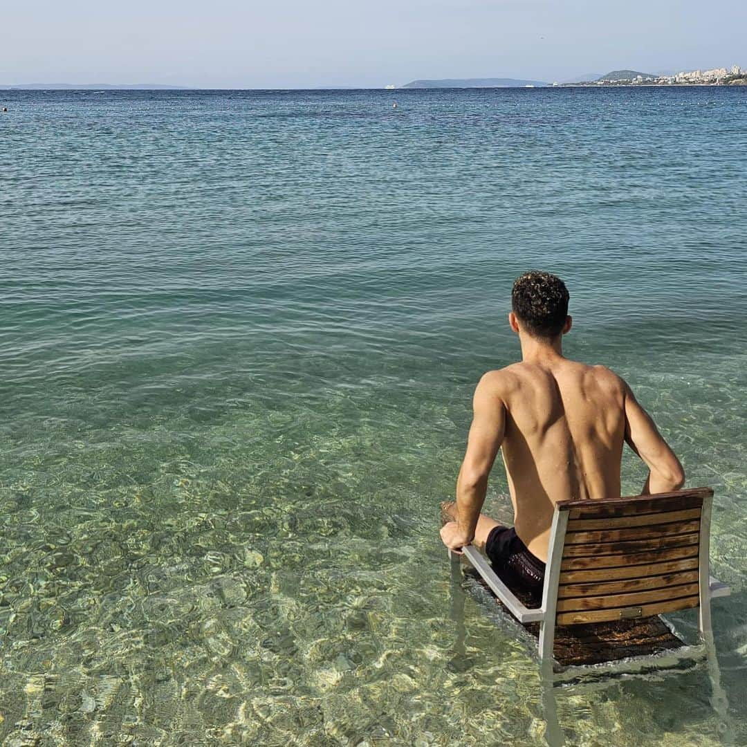 イヴァン・ペリシッチのインスタグラム：「MY VISION IS CLEAR #RoadToRecovery #Luka #Leonardo .. 🏊‍♂️ ⚽️ 💪🏼 ☀️ 🔋」