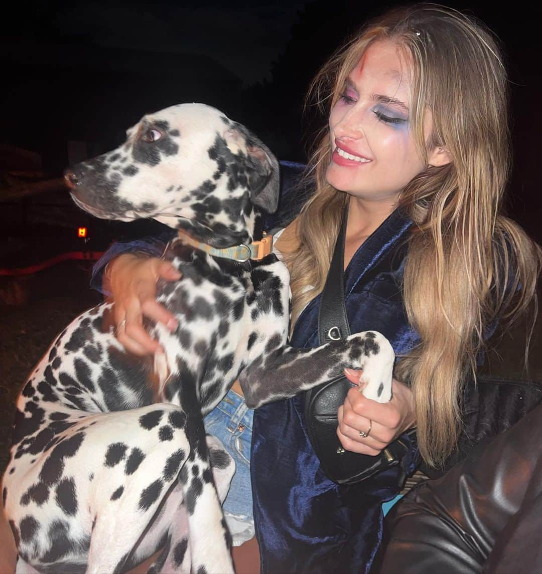 Monica Aksamitさんのインスタグラム写真 - (Monica AksamitInstagram)「if you needed a girl obsessed with her dogs on your feed, here it is   #dalmatian #dalmatiannation #dogmom #dalmatynczyk」10月31日 2時43分 - monicaaksamit