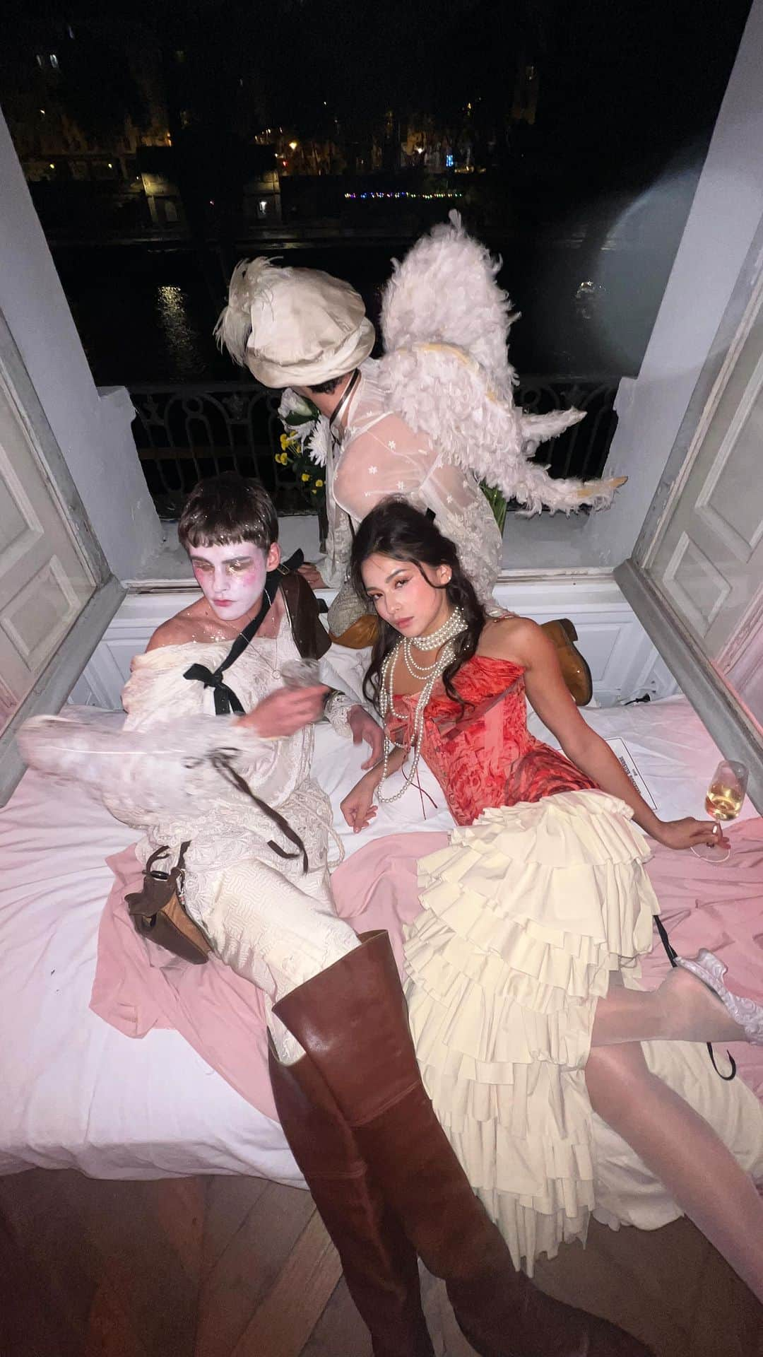 Diana Korkunovaのインスタグラム：「halloween but make it rococo 🩰🖤」