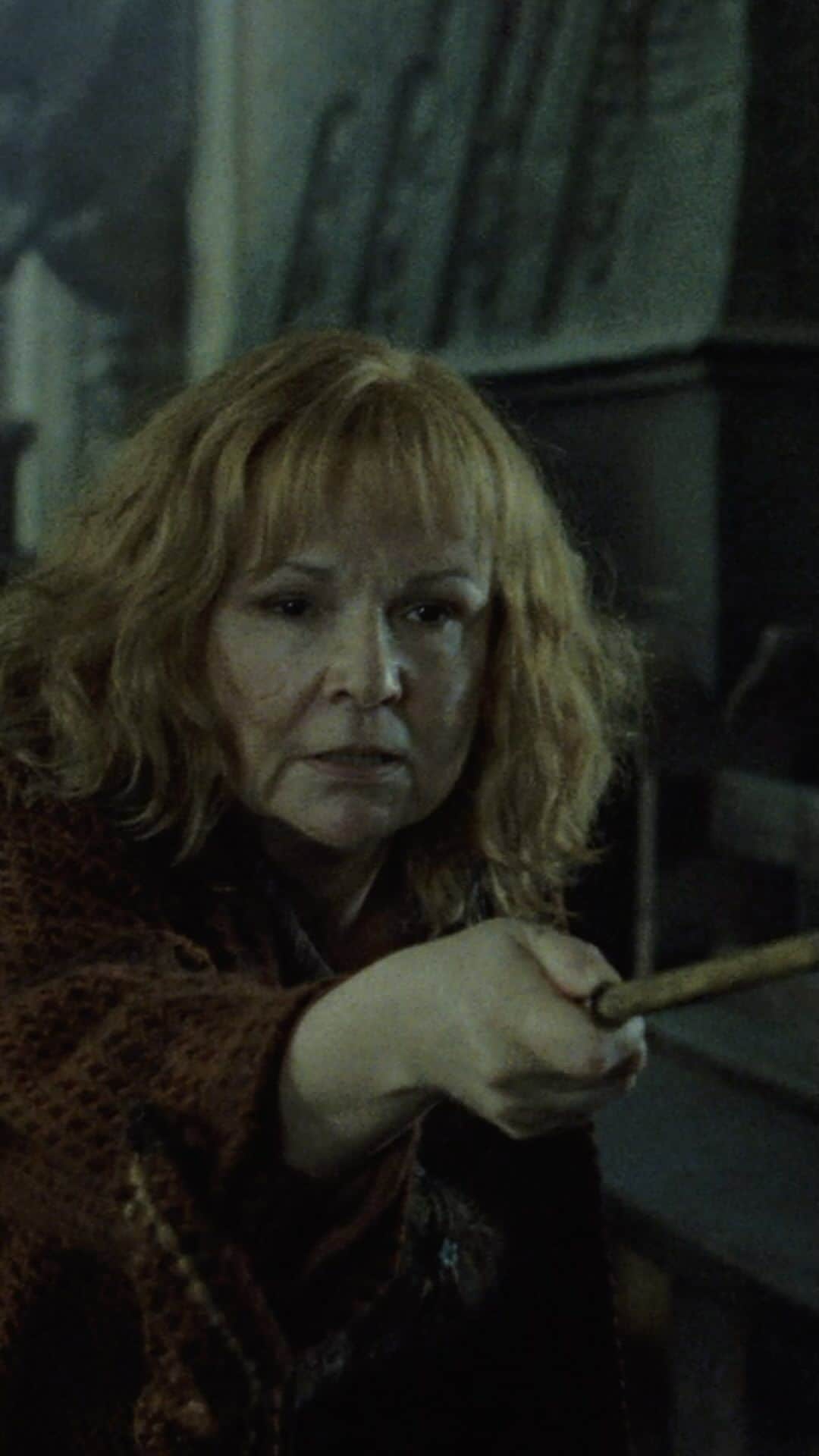 のインスタグラム：「what better way to celebrate molly weasley’s birthday than with this iconic takedown 💪」