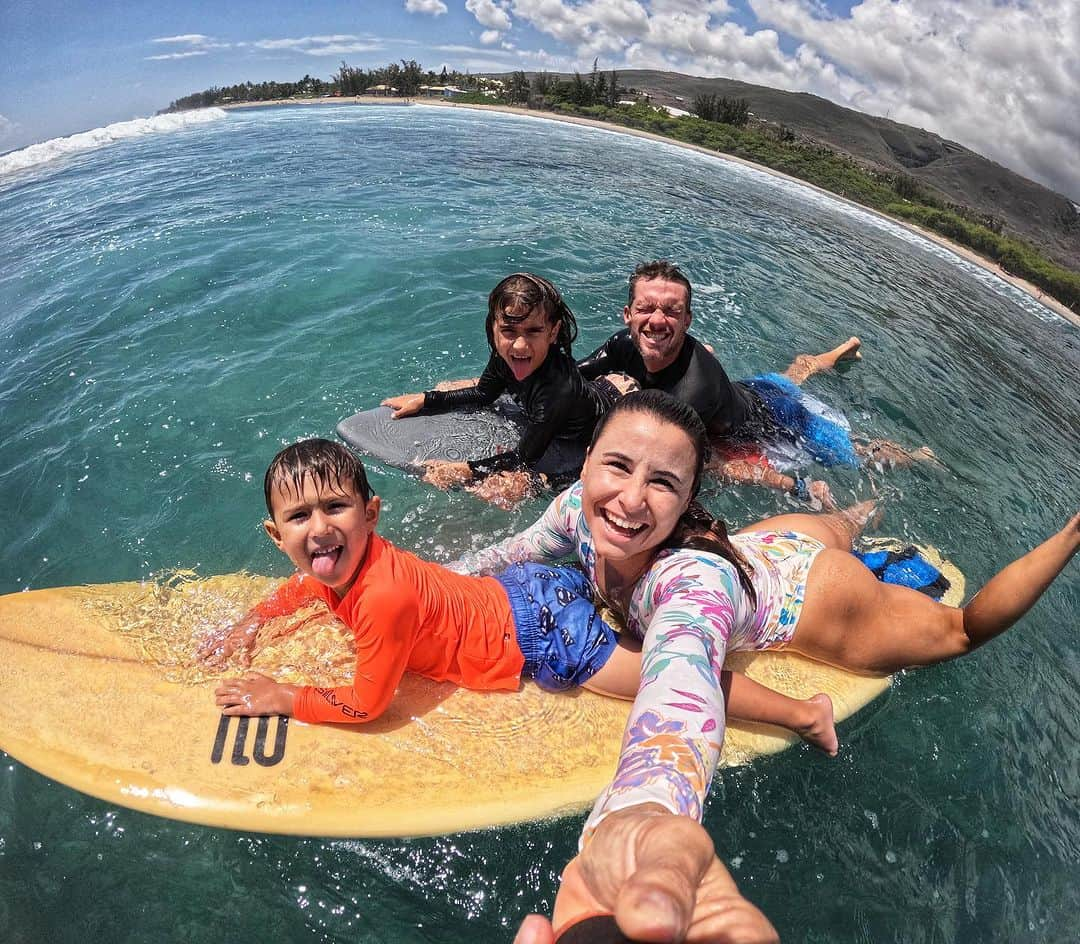 ジョアン・ディファイさんのインスタグラム写真 - (ジョアン・ディファイInstagram)「How was your lunch break ? 😏  Mine was spend in great company 🤩🥰 #kidssurfing  #GoProHERO12 @gopro」10月31日 3時25分 - johannedefay