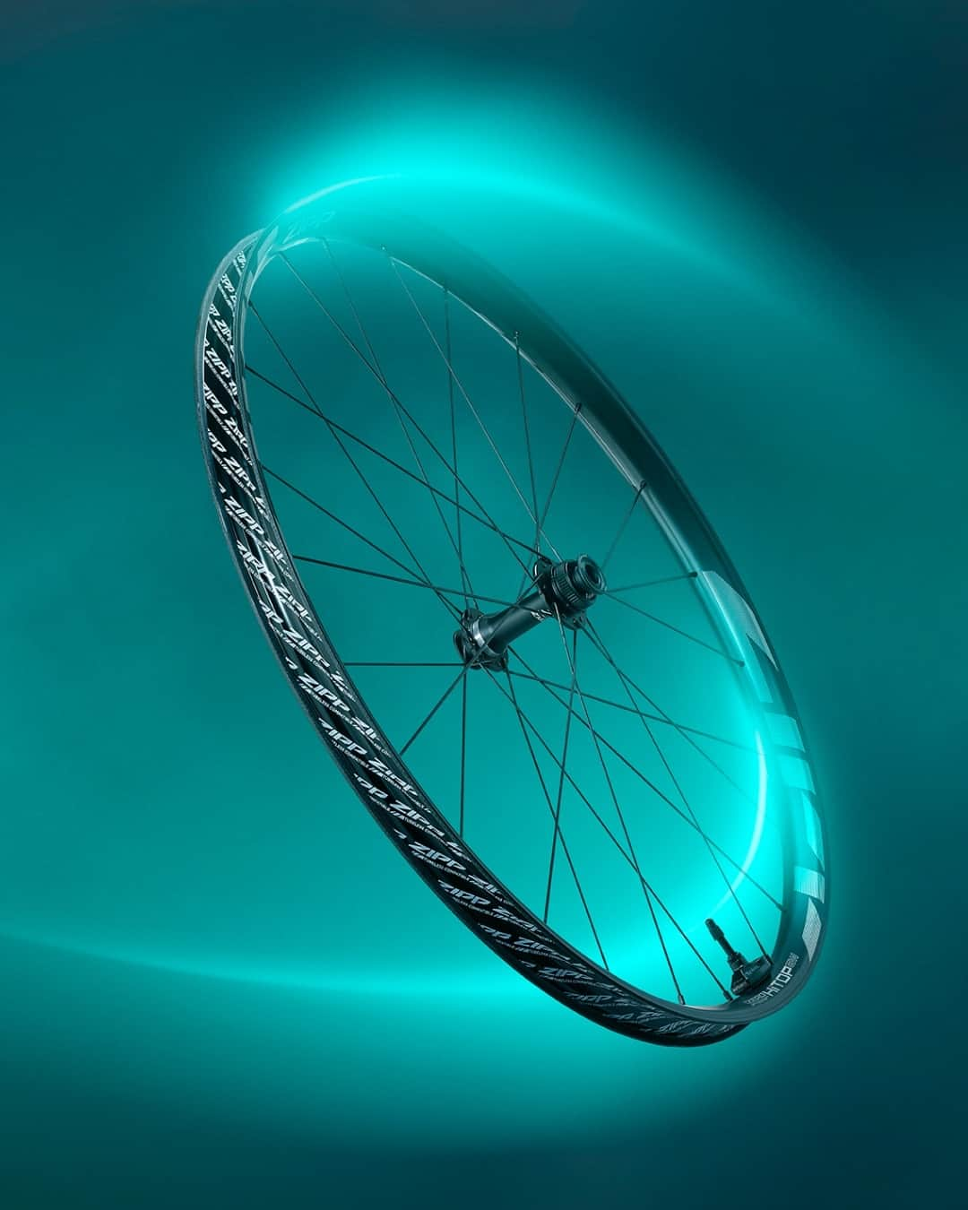 Zipp Speed Weaponryのインスタグラム：「The all new Zipp 1ZERO HITOP SW is here to make XC faster by reimagining what’s possible with a cross-country wheel. Trail compliance is vital for modern cross-country riders, whether you’re on light trail bikes, hardtails, or full suspension with up to 130mm of travel. Learn more at the LINK IN BIO. 📸 @calebkerr」