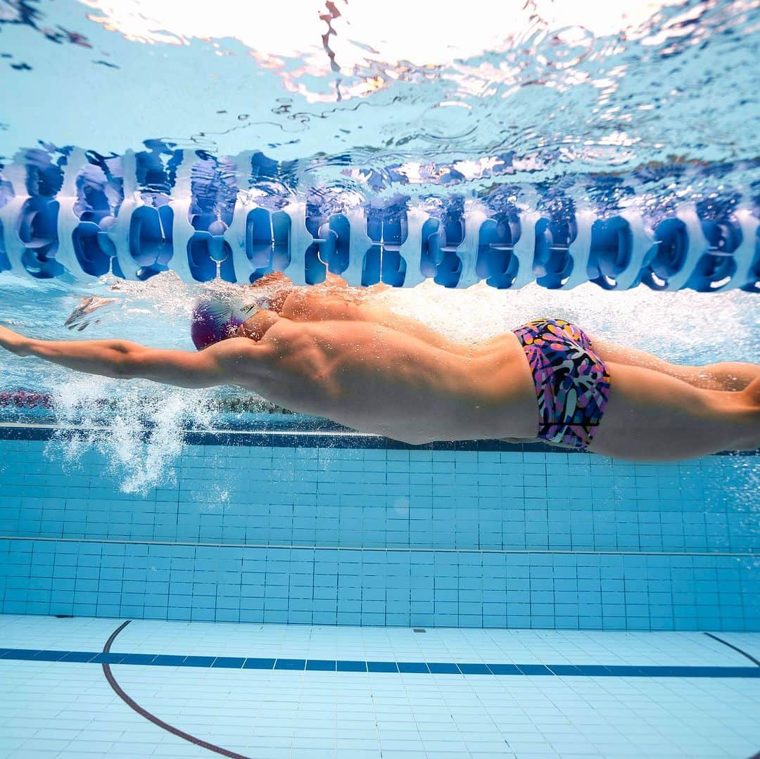 スピードさんのインスタグラム写真 - (スピードInstagram)「Underwater is one of the place where we can be our true selves. 🤙😜  #Speedo」10月31日 3時21分 - speedo