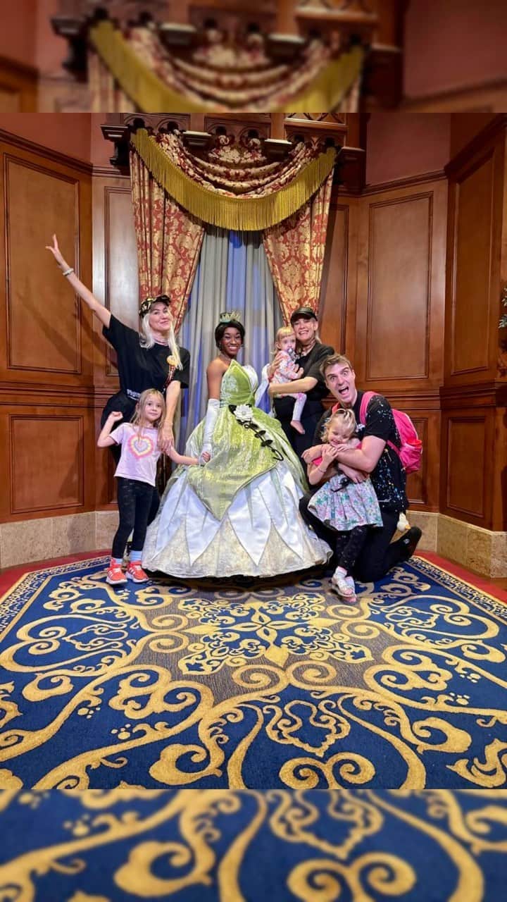 NERVOのインスタグラム：「Family Time in @waltdisneyworld is best time 🐭❤️✨👧👶👧 can confirm that this is the most magical place on Earth 🪄🪄🥳🥳 thank you so much @disneyplus for having us here, our girls had the most wonderful time meeting all of their favourite princesses 👸👸💗💗 @urisabat #DisneyWorld #familytime #AcePaloma #IthacaStorm #OnyxRiver #NERVObabies #notsobabyanymore #Disney #Orlando」