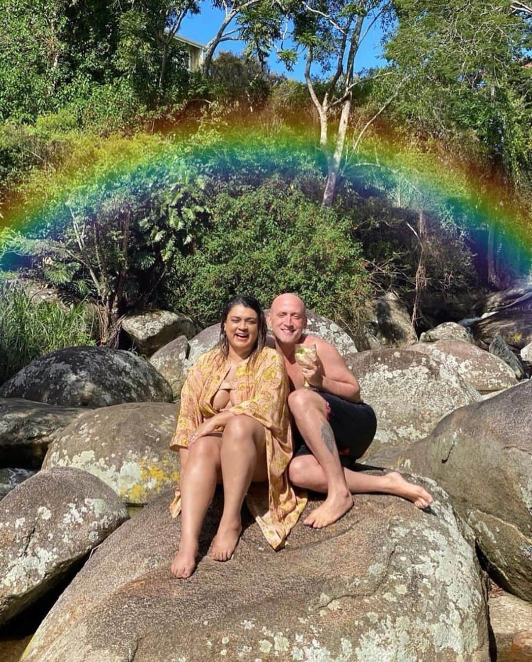 Preta Gilのインスタグラム：「Hoje você faria 45 anos e eu certamente estaria cantando na sua festa de aniversário, vibrando cada segundo da sua alegria e festejando o ser humano único que você é!  Como você faz falta, meu irmão! Você é a saudade que não passa, é o meu amor infinito! É só lembrar dos nossos momentos juntos, que logo abro um sorriso! Você está em mim, em toda minha existência!   De onde você estiver, receba o meu abraço apertado, as gargalhadas do seu público e o amor de todo mundo que é seu fã, assim como eu! De PG para PG, te amo para todo o sempre! ❤️✨」