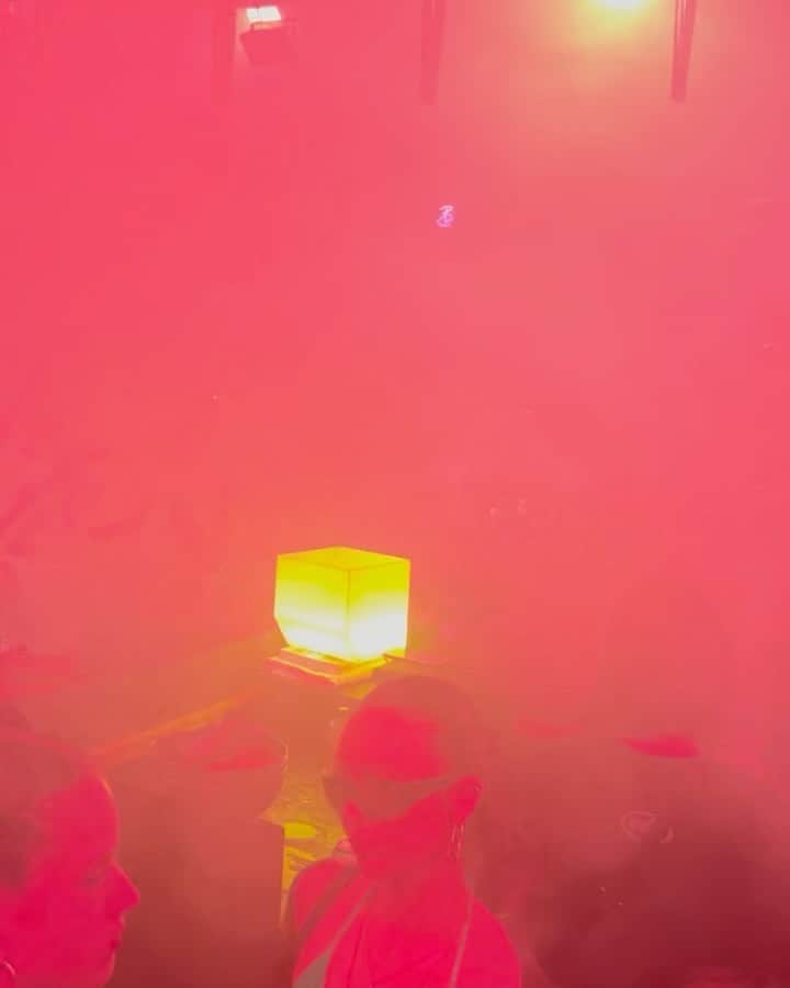 のインスタグラム：「Rush hour & Rainbow disco club at ADE, #rushhour #rainbowdiscoclub」