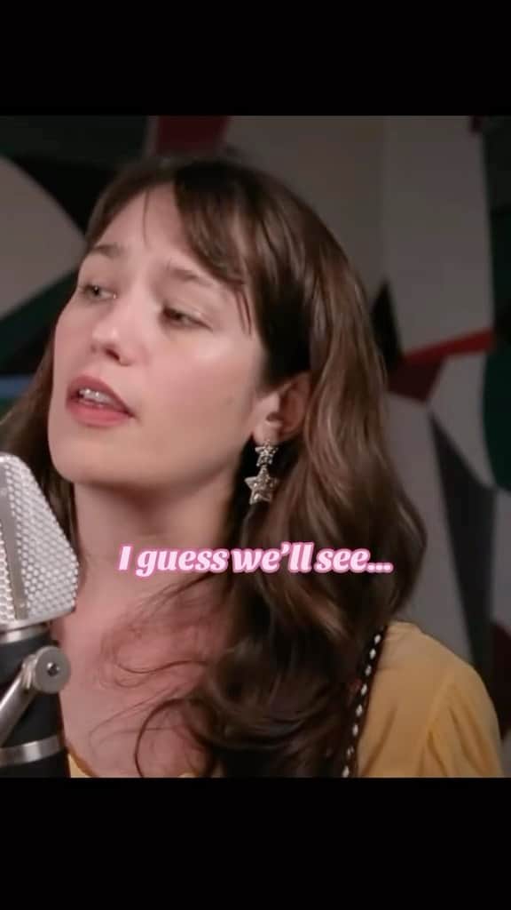 のインスタグラム：「I’m cute 🤗  Thank you @nodepression, @ribbonmics + @joshuakaler for helping the world see that with this lil’ live version of “All My Exes Live in LA” from @americanafest a few weeks ago!!!  👗 by my mama @geminola_nyc」