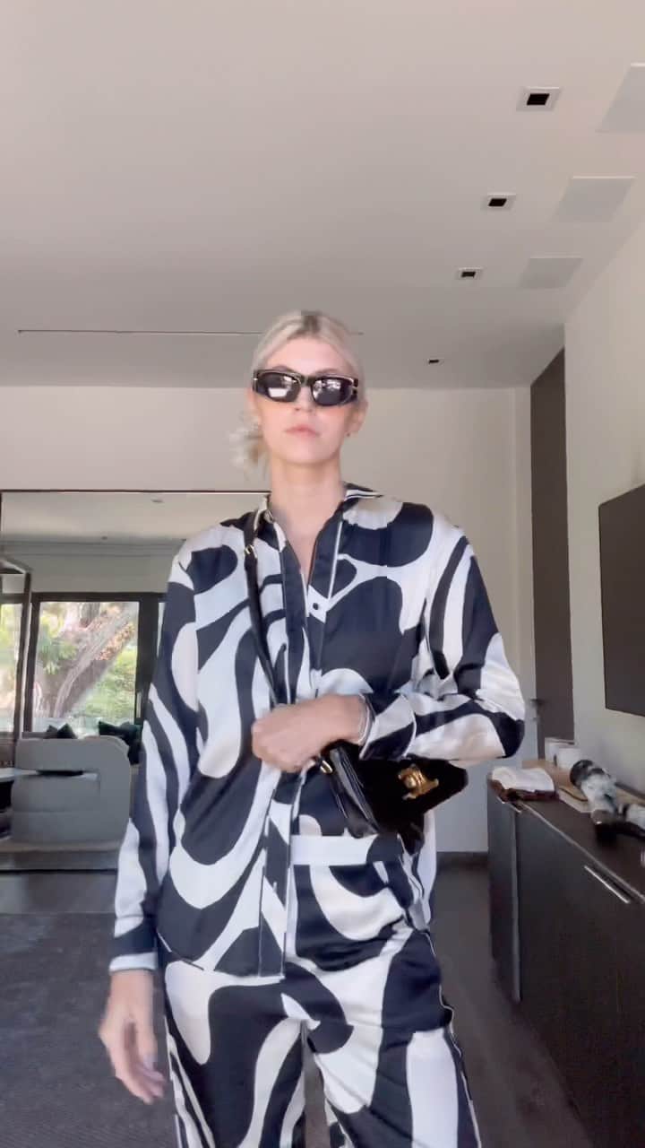 デヴォン・ウィンザーのインスタグラム：「Count me in for anything I can wear straight from bed out the door…」