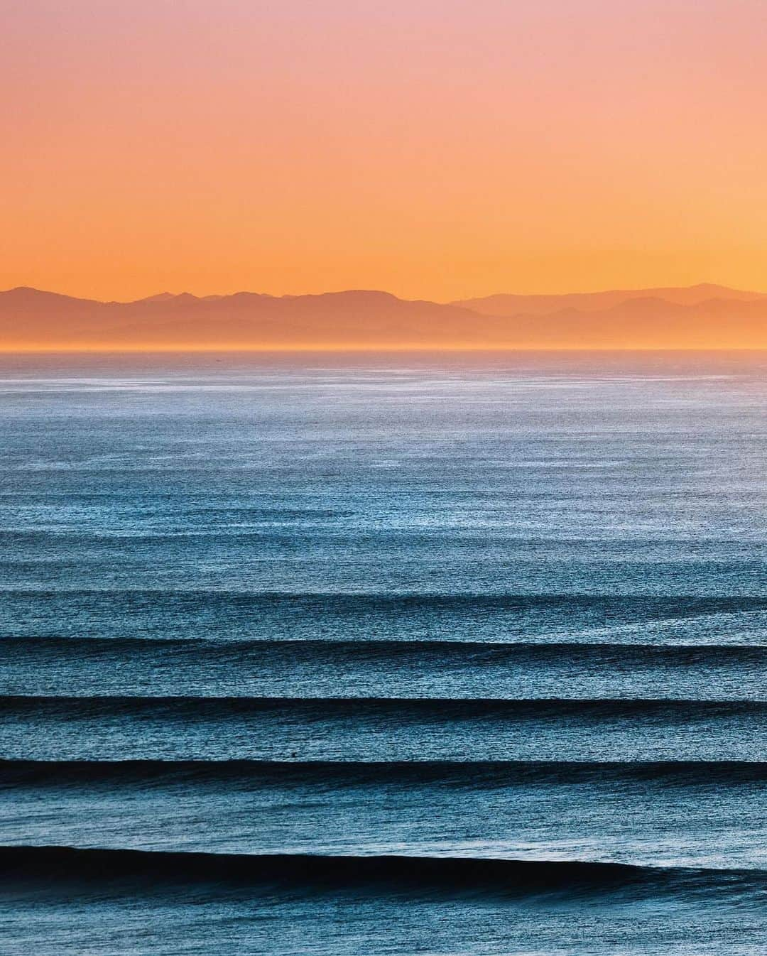 Discover Earthのインスタグラム：「Perfect wave lines in Biarritz 🌊  📍 Biarritz, France  🇫🇷 #DiscoverFrance with @platoux」