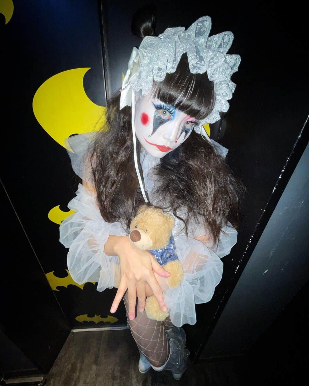 新野彩乃さんのインスタグラム写真 - (新野彩乃Instagram)「. 🎃iD cafe Halloween party 2023🎃  初日は白ピエロでした🤡🤍 お越しくださった方々ありがとうございます🙏  本日より通常営業しておりますので また週末にお会いしましょう🌙  📍 @idcafe_nagoya  . . . . #dancer #voguer #clubdance #gogodancer #stagecostume #japanesegirl #makeup #Pierrot #仮装 #Halloween #nagoya #idcafedancer」11月1日 21時00分 - uare_ayn73