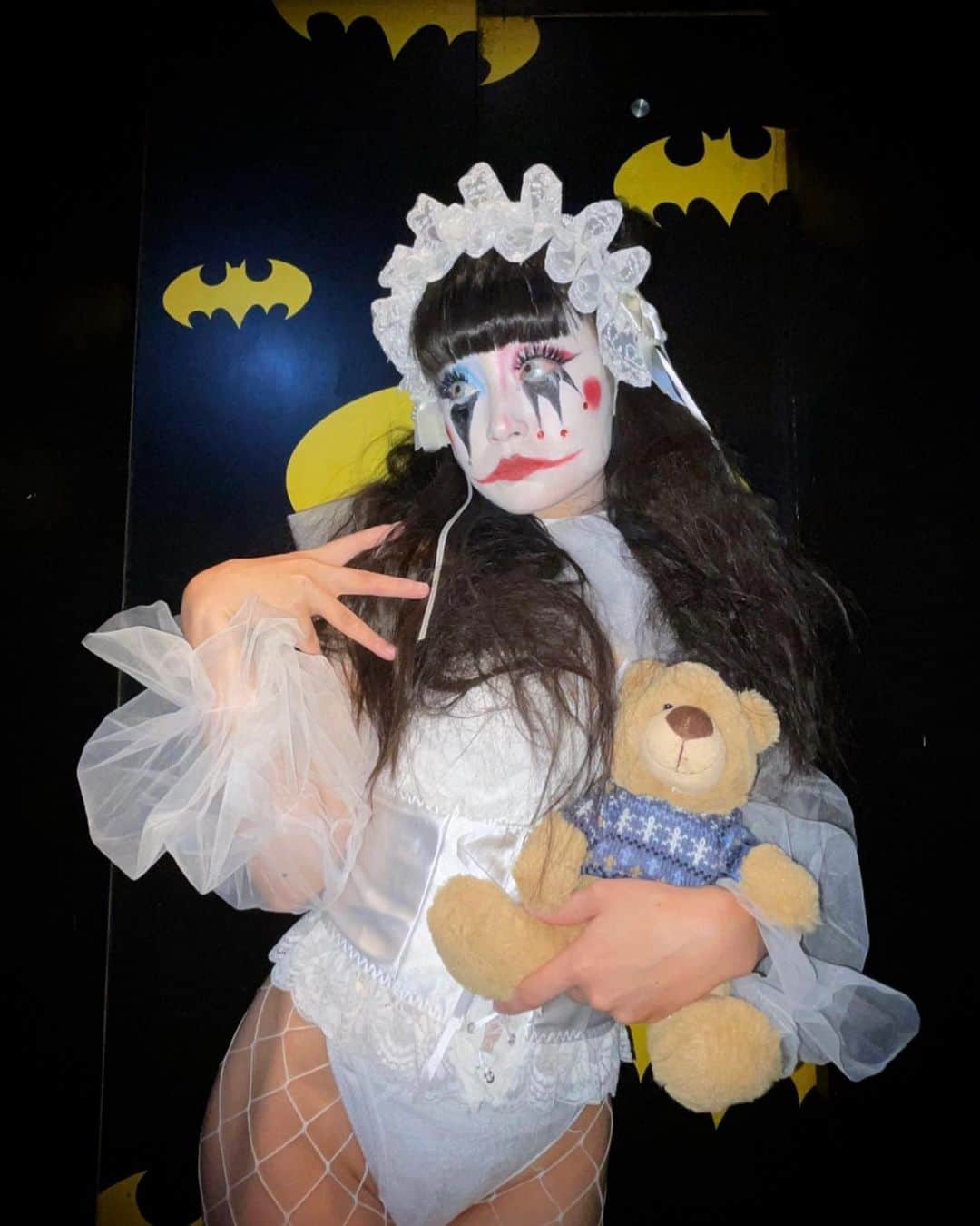 新野彩乃さんのインスタグラム写真 - (新野彩乃Instagram)「. 🎃iD cafe Halloween party 2023🎃  初日は白ピエロでした🤡🤍 お越しくださった方々ありがとうございます🙏  本日より通常営業しておりますので また週末にお会いしましょう🌙  📍 @idcafe_nagoya  . . . . #dancer #voguer #clubdance #gogodancer #stagecostume #japanesegirl #makeup #Pierrot #仮装 #Halloween #nagoya #idcafedancer」11月1日 21時00分 - uare_ayn73