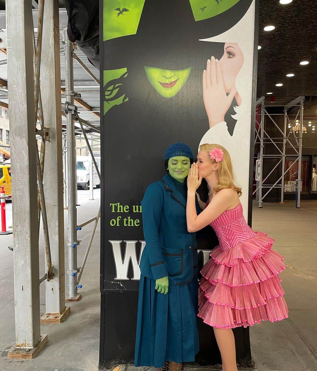 リンジー・ピアースのインスタグラム：「Wicked | 2021  1) life imitates art  2, 3) wow 💚🙏🏻  4) @fallontonight   5) reopening 💚  6) this is everything in a nutshell  7) more jimmay  8) the 2021 Tony’s with the dream team 💚  9) another no makeup, full hair and costume put in after being on medical leave for one of the worst injuries I’ve ever had. the banana made it all better 💚  10) the hops begin」