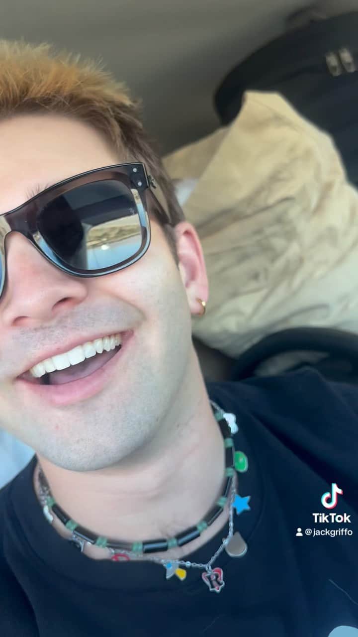 ジャック・グリフォーのインスタグラム：「We out here !!! Detroit on Wednesday!!👻」
