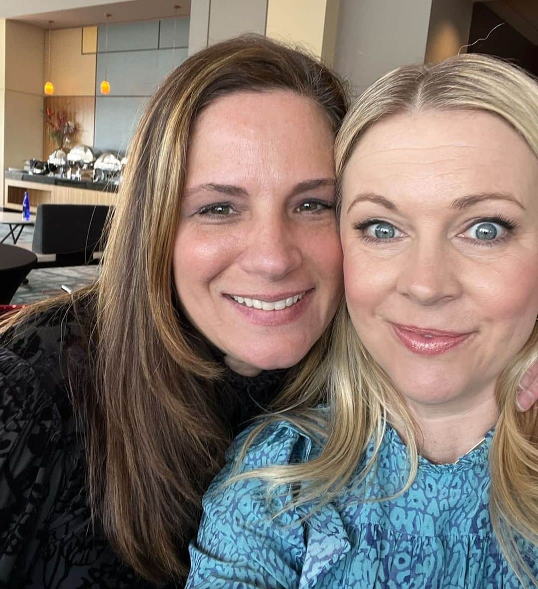 メリッサ・ジョーン・ハートのインスタグラム：「Another year older, wiser and more radiant! Moms of 3 boys hold a special place in my heart, especially when you raise your boys side by side for so long and can still laugh through it all. Love you Marlo! 🎈🎈🎈🎈」