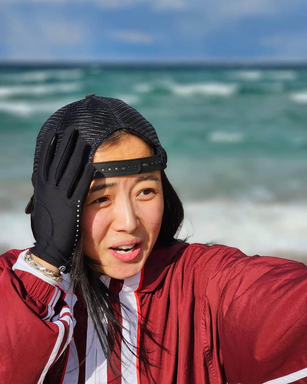 ミン・ユラさんのインスタグラム写真 - (ミン・ユラInstagram)「Guess what I was pointing at 👀  Much needed nature trip 🫶  • • • • #sleepingbeardunes #puremichigan #hiking #traversecity #mackinacisland #manitoulinisland」10月31日 9時00分 - yuraxmin