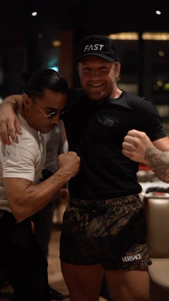 Saltbae（ヌスラット・ガネーシュ）のインスタグラム：「@thenotoriousmma champions #saltbae #salt@saltlife」