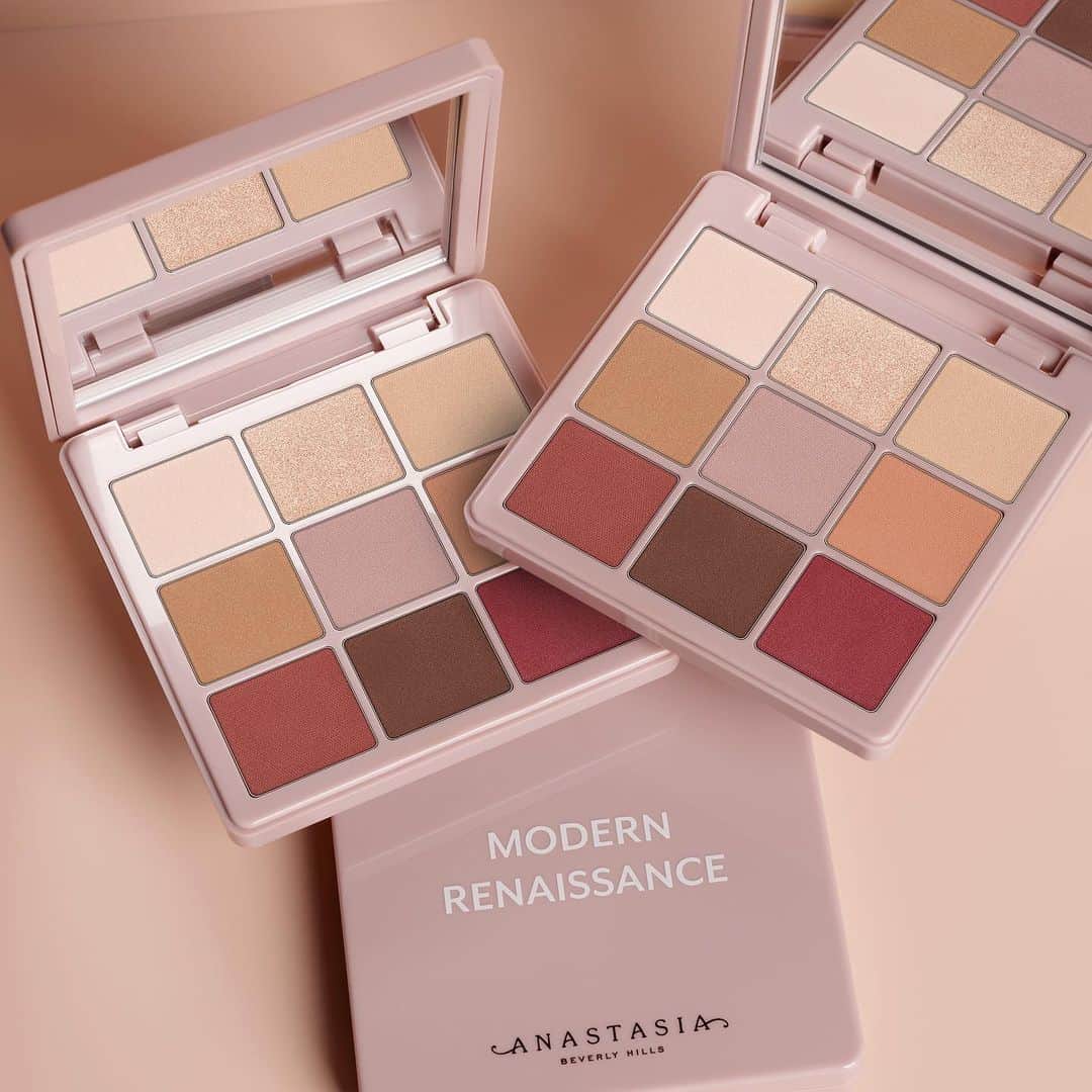 Anastasia Beverly Hillsのインスタグラム：「Amp up your holiday looks with pops of berry and metallic shades with Mini Modern Renaissance! 💖 Grab yours now @NordstromBeauty 💫  #AnastasiaBeverlyHills #NordstromBeauty」
