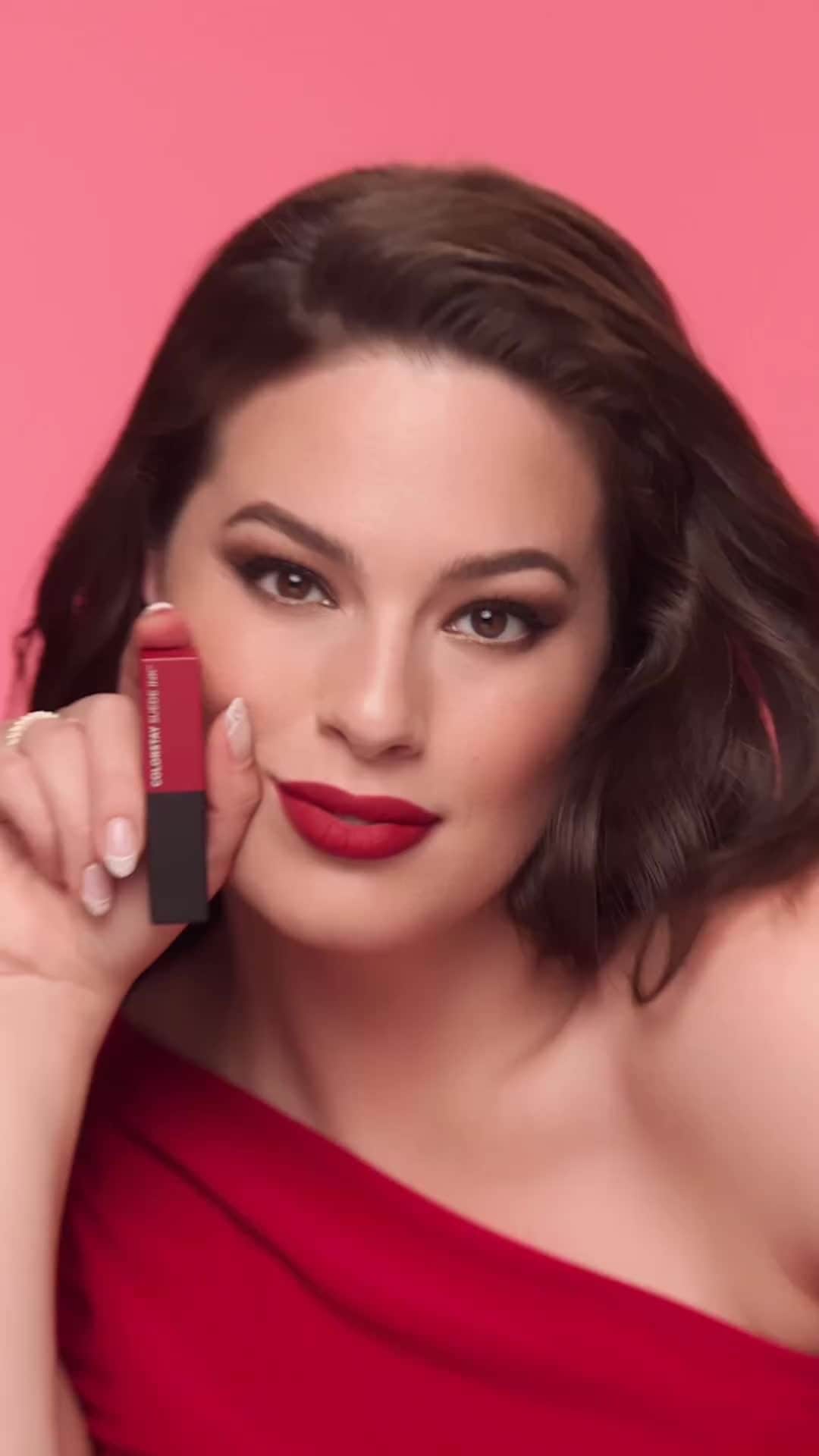 Revlonのインスタグラム：「Happy birthday to our unapologetically bold queen @ashleygraham 👑」