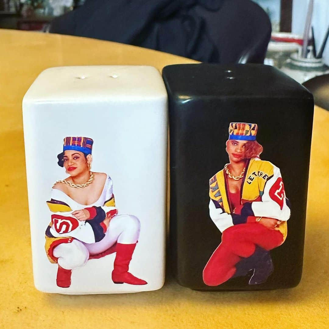 トームのインスタグラム：「You may have nabbed a piece from the new #phoebephilo collection, but do you have a pair of #saltnpepa x #saltnpepper shakers?!  This might be the best gift I have ever received @duddylynn @saltnpepaofficial」