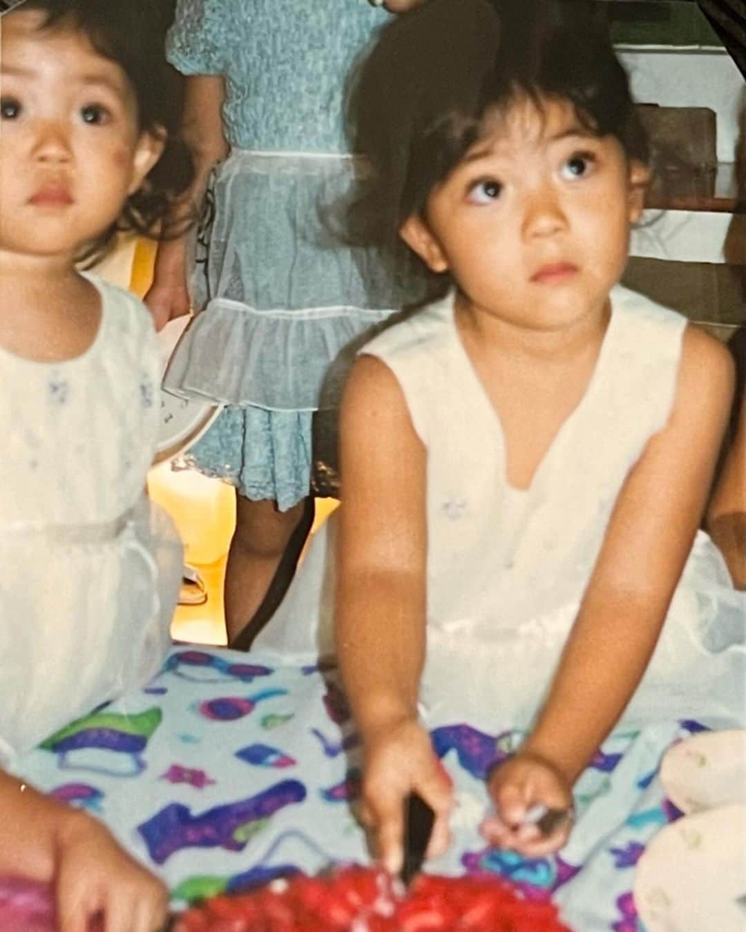 中野怜美のインスタグラム：「Grateful for another year🎂❤️ 誕生日を迎え、無事ひとつ歳を重ねることができました。沢山のお祝いメッセージ、ありがとうございます✨ 健康第一に、感謝の気持ちを忘れず、日々精神して参ります。 10月30日、私を産んでくれた両親に感謝🙏ありがとう。幸せ者です。 #5歳のお誕生日でママの手作りケーキを切ってる写真🎂」
