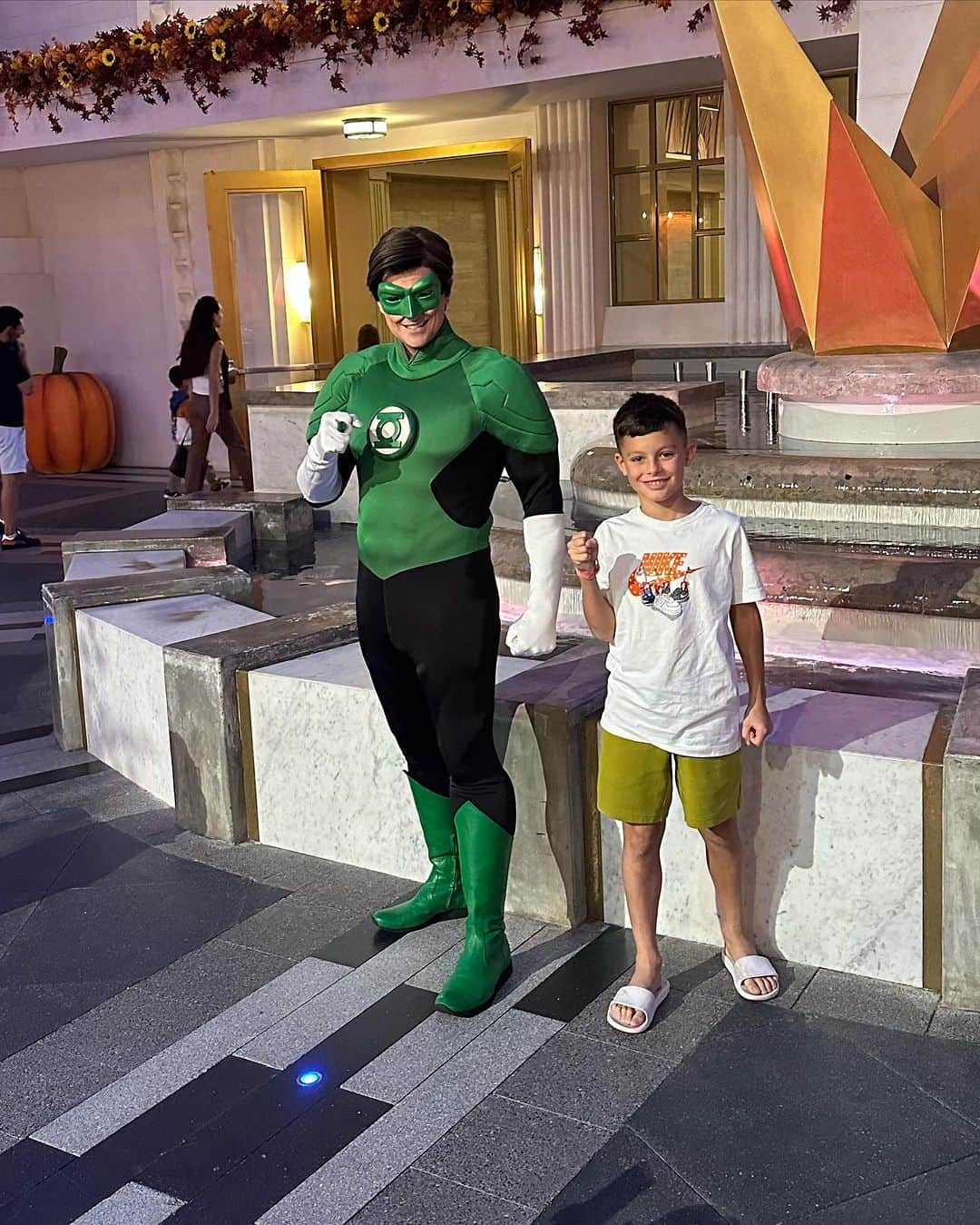 ジェローム・ボアテングさんのインスタグラム写真 - (ジェローム・ボアテングInstagram)「Family Holiday 🇦🇪🙌🏽  Thanks for the great time @yasisland @central_uae @ferrariworldyasisland @wbworldad」10月31日 5時31分 - jeromeboateng