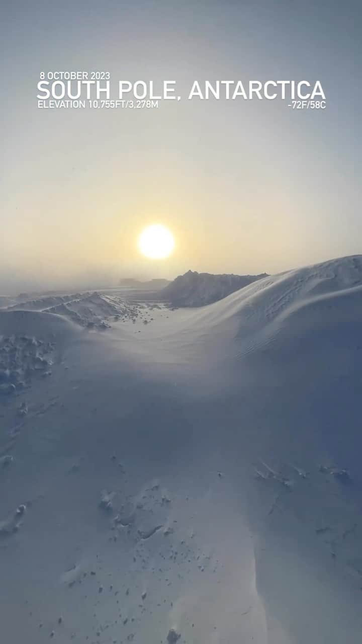 Earth Picsのインスタグラム：「@theziebellfamily - In Antarctica, temperatures can plunge to incredibly low levels. The coldest temperature ever recorded on Earth was in Antarctica at Vostok Station, where it reached -128.6°F (-89.2°C) on July 21, 1983. During the winter months, temperatures often fall below -100°F (-73°C) in some parts of the continent.  🎥 by: @theziebellfamily  📍 Antarctica 🇦🇶」