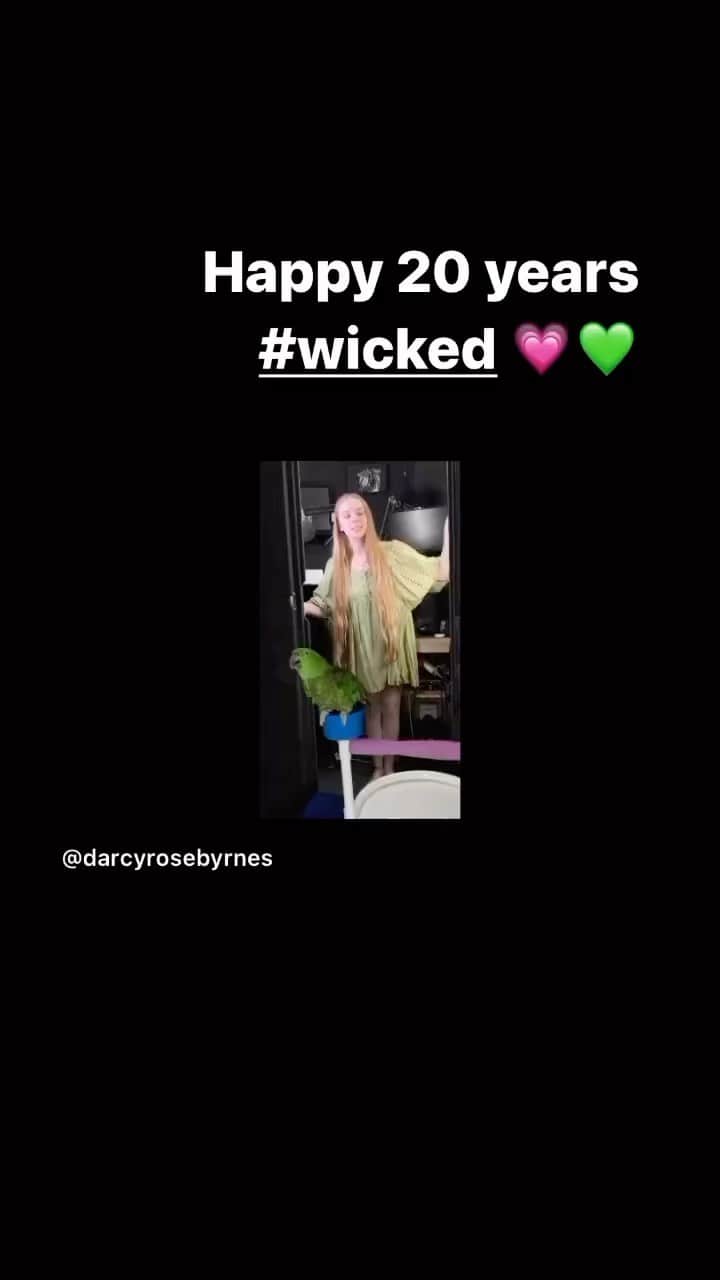 ダーシー・ローズ・バーンズのインスタグラム：「20 years of @wicked_musical 💚💗 #wicked #anniversary #musical #broadway #theatre #wicked20」