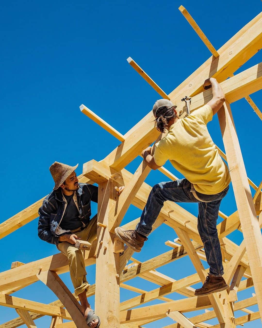 patagoniaのインスタグラム：「Brothers Benito and Oso Steen come from a long line of traditional Puebloan adobe builders. When their good friend Jenna Pollard offered to show them how to timber frame, they rose to the occasion.  Photo: Forest Woodward (@forestwoodward)」