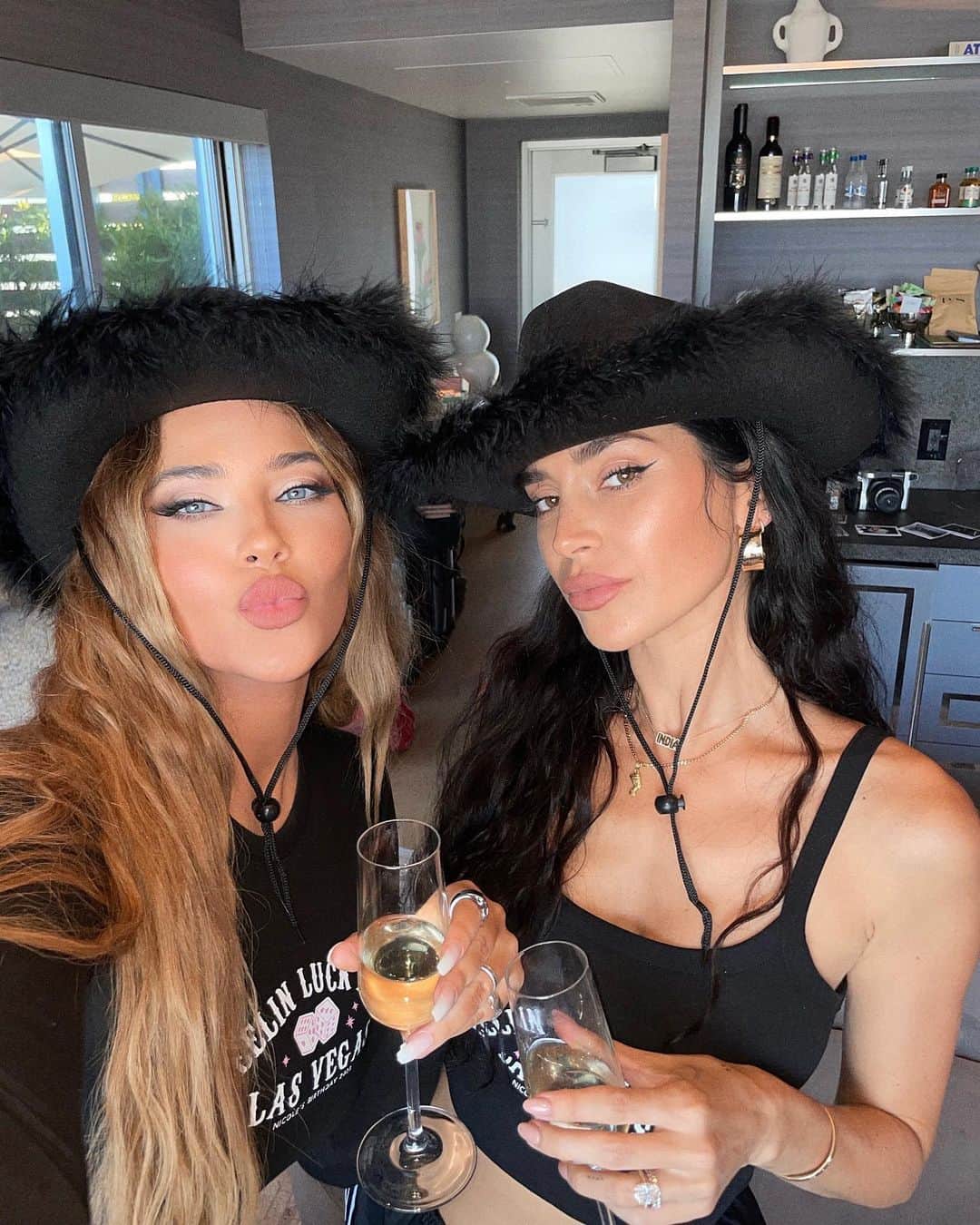 Olivia Piersonのインスタグラム：「HAPPY BIRTHDAY @justtnic 🎂 THANK YOU @reserveps for helping Natalie & I surprise Nicole! 🥂 We love you bestie 🤍 Guys… I’m obsessed with PS, you get your own private suite away from the LAX craze & driven directly to the plane! Such an amazing experience & we can’t wait to do it again! 😍#onlyatPS」