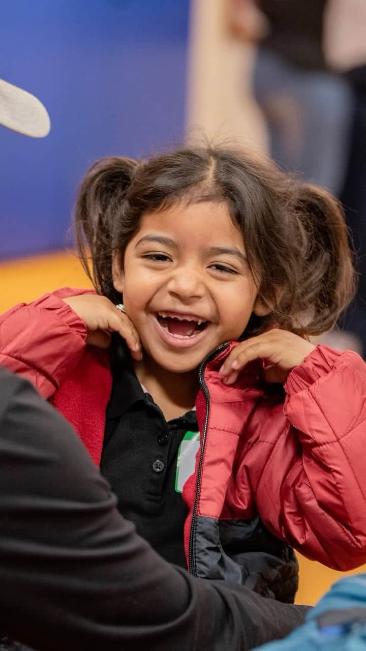 Nordstromのインスタグラム：「Help us keep kids warm this winter by donating to Operation Warm, a nonprofit giving brand-new, high-quality coats to kids ages 3-13. Our goal is to raise $450,000—you can donate $1 or $5 when you check out online or by purchasing a $10 giving card at any Nordstrom store. 100% of every donation helps provide a winter coat for a kid. Tap the link in bio to learn more.」