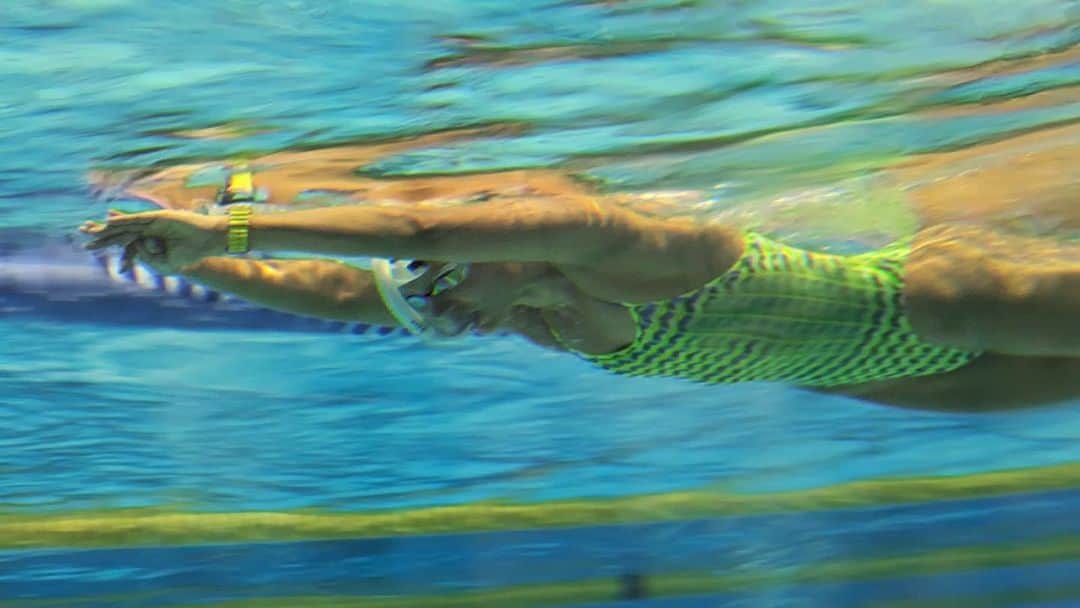 JOLYN Swimwearのインスタグラム：「It's giving sporty spice energy ... @swimmer_moe wearing Aussie - Exclusive print FRESHY ⚡ // #jolynaustralia」