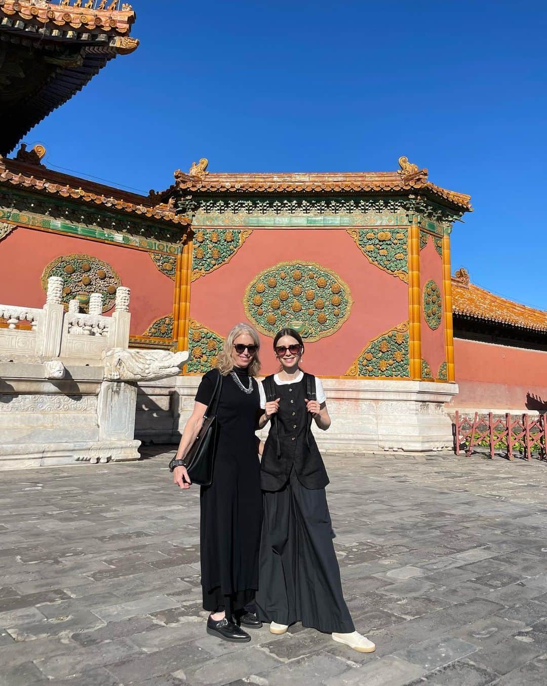 リリー・コリンズさんのインスタグラム写真 - (リリー・コリンズInstagram)「Unforgettable memories from the Forbidden City and beyond…」10月31日 6時06分 - lilyjcollins