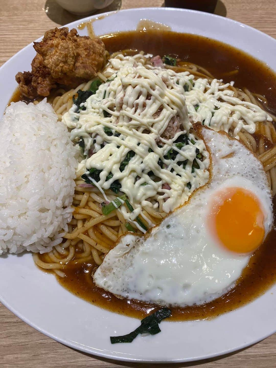 大谷ノブ彦さんのインスタグラム写真 - (大谷ノブ彦Instagram)「おはようございます  https://open.spotify.com/album/6XaDwg8sPlSBm9C3OIWtyZ?si=4xcAj4yUQMqOOeckSFj3kQ  いやー気持ちいい 似たような音楽聴いて 全然刺さらないとき あるのに タイニーヤンは聴いてる間 ずっと心地よい  新曲も  https://open.spotify.com/track/3RqITD1Mz6Ker8DBkk1wpD?si=dilOyzllQwyR9rKTRHBYIw  ハロウィン当日は 福岡劇場で漫才 平日ですが 今日学生さんの団体一行がいらっしゃいます  福岡の劇場 どんどん学生さん 企業の皆さん 団体で観に来て欲しいですね  福岡でお笑いを観る  これを文化にね  ハロウィンのコンテンツは その周辺土曜日 と本家の当日と２つありますね  日本全国 それぞれで楽しんでやるのが いいやね  ラジオで一緒に喋ってる カトリーナが用意してくれて 今年は赤ずきんちゃん  ありがとうございます 近くで見たら石油王にしか 見えなくて なんで俺がオオカミじゃないんだと  まぁ可愛らしい女性がオオカミの方が より可愛いよね カトリーナのこういうところ すごいわよね😍  久しぶりに あんかけスパを  ほうれん草とツナと 俺って結局ツナが好きなのね  CoCo壱でもツナ 回転寿司行っても 必ずツナ  マグロはそんなに食べないのに ツナは好きなんだよなぁ  手巻き寿司とか 本当ワクワクするんだけど ツナばっか巻いてたなぁ  久しく食べてないなぁ 手巻き寿司  昨日は 山浦君 中山君と報告会のような トークライブを  楽しかったです  そこでも話した 長谷雄蓮華さんの お寺 大法寺で 投げ銭の漫才ライブを 12月17日に 1日お祭りです 餅つきしたり菓子まきしたり その中で僕らも漫才を  1年間いろんなところでやってきた漫才の 汎用的に漫才やるっていうその集大成的なのを  名古屋で  名古屋は漫才のライブを 12月3日日曜日に予定してます 納屋橋の新しい場所ですね  週刊ベースボール買ったら 来年のドラフト特集  はやっ！ 宗山塁選手がどこに行くのか 気になりますなぁ  一方で戦力外になる選手のこと 考えると胸が痛みますね  そういう選手に感情移入しちゃう 年齢なのかもしれません  死や引退と向き合うことも多々増えるでしょう  せめて気持ちだけは前向きでいたいですね  また 長者町ラビットでの トークライブにいらしてくださいませ  また  #ダイノジ #ダイノジ大谷」10月31日 6時08分 - dnjbig